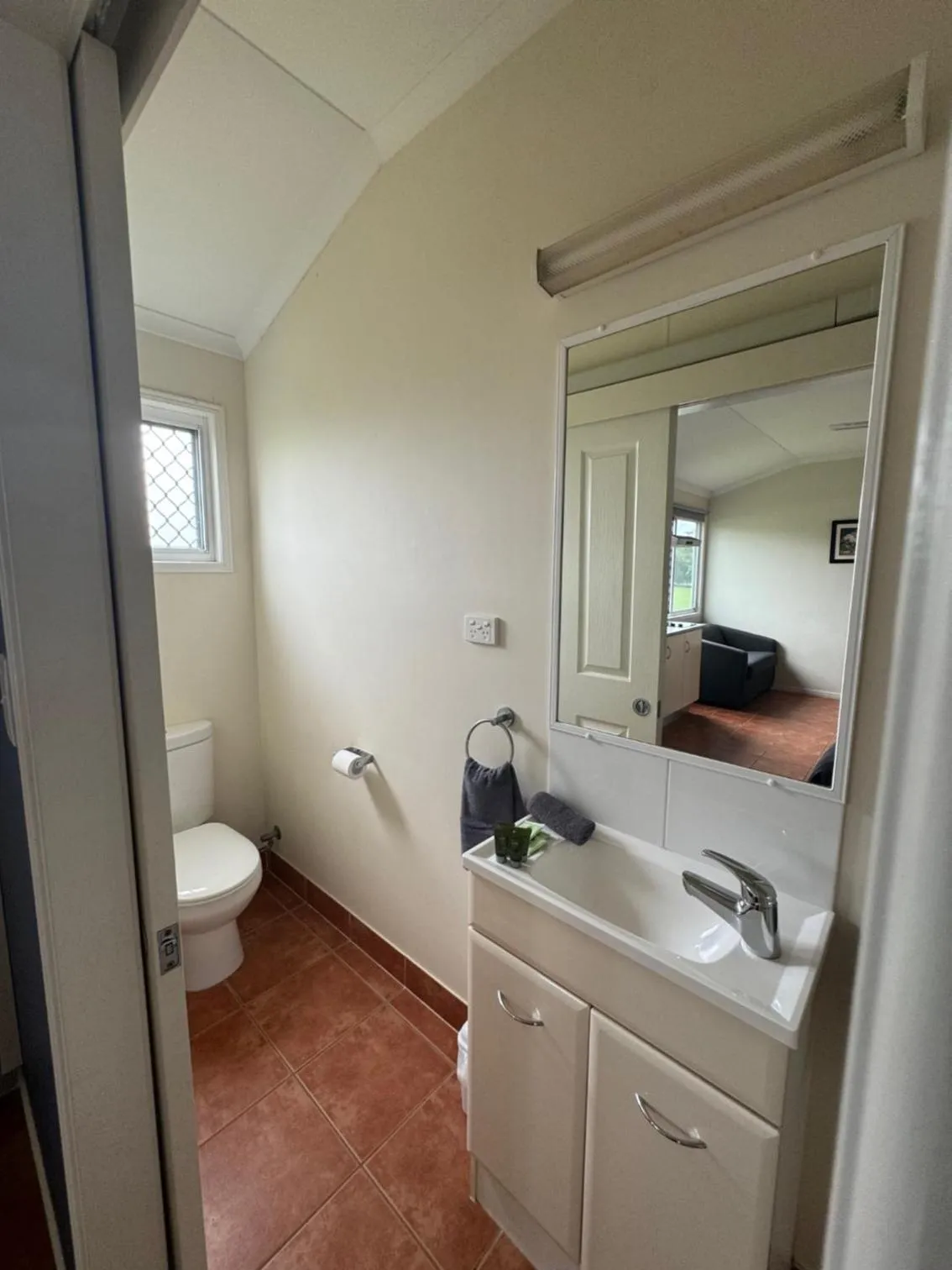 Toilet in Mareeba Motor Inn