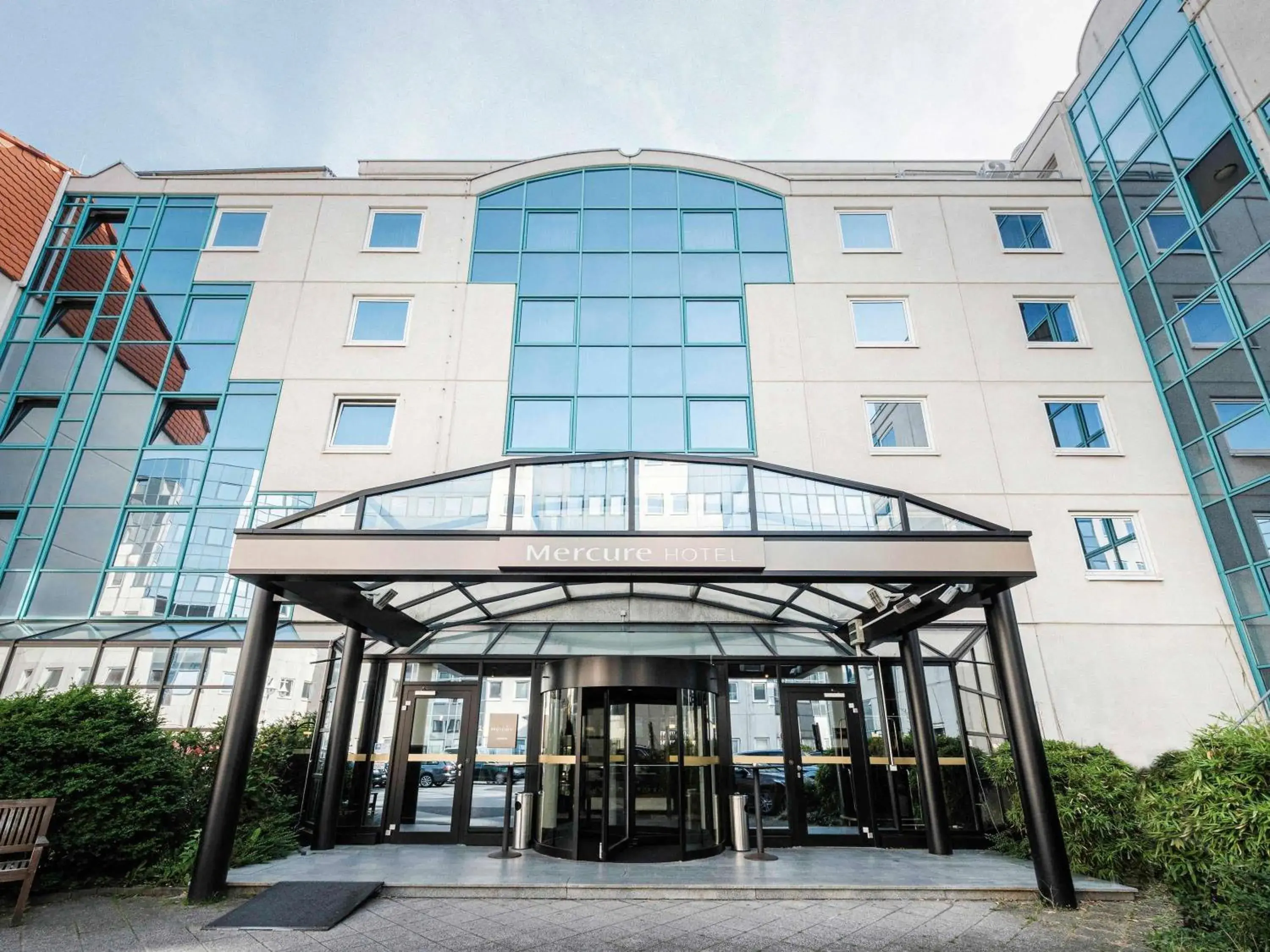 Property building in Mercure Hotel Frankfurt Airport Langen Property building in Mercure Hotel Frankfurt Airport Langen