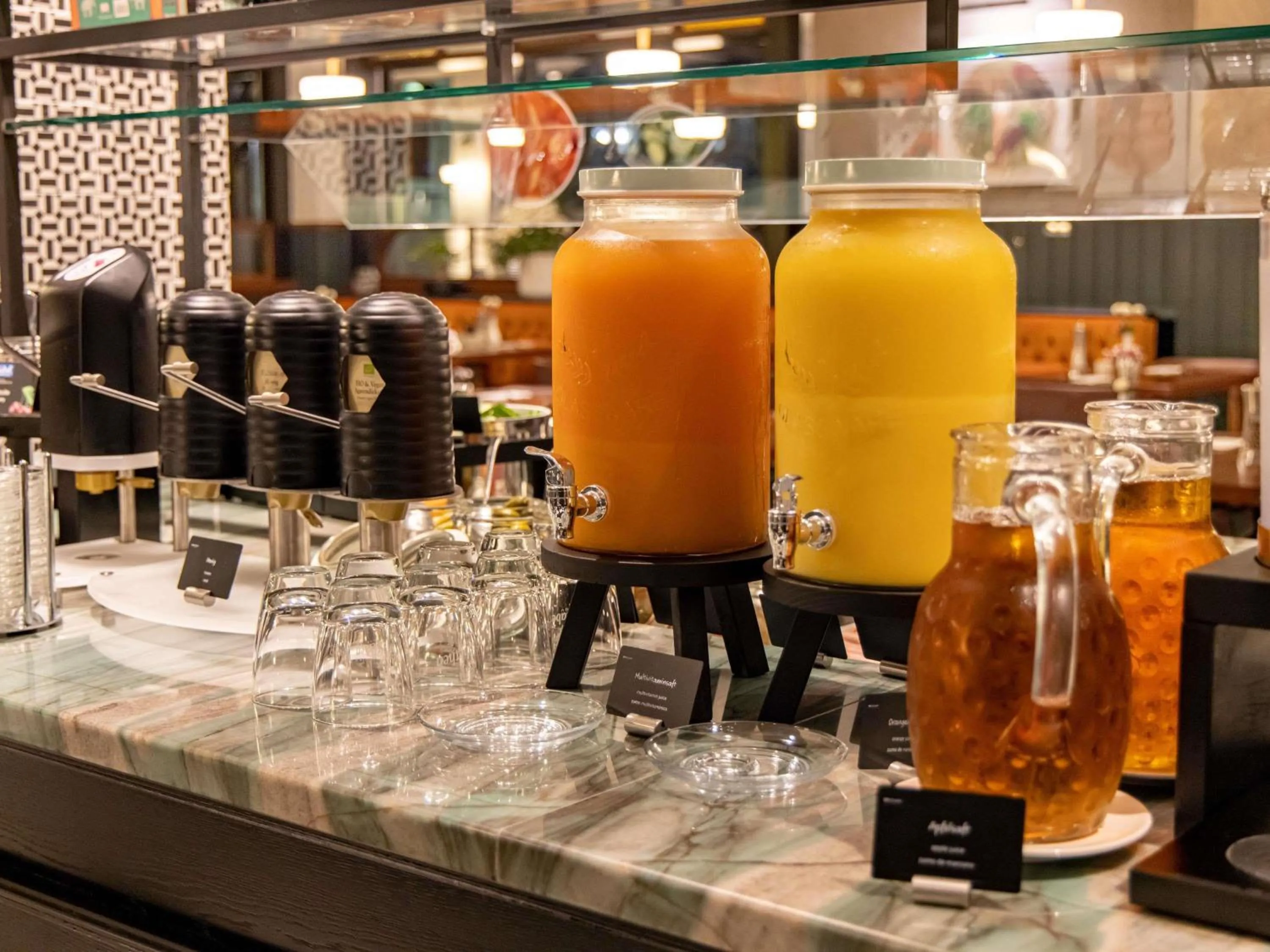 Restaurant/places to eat in Mercure Hotel Frankfurt Airport Langen