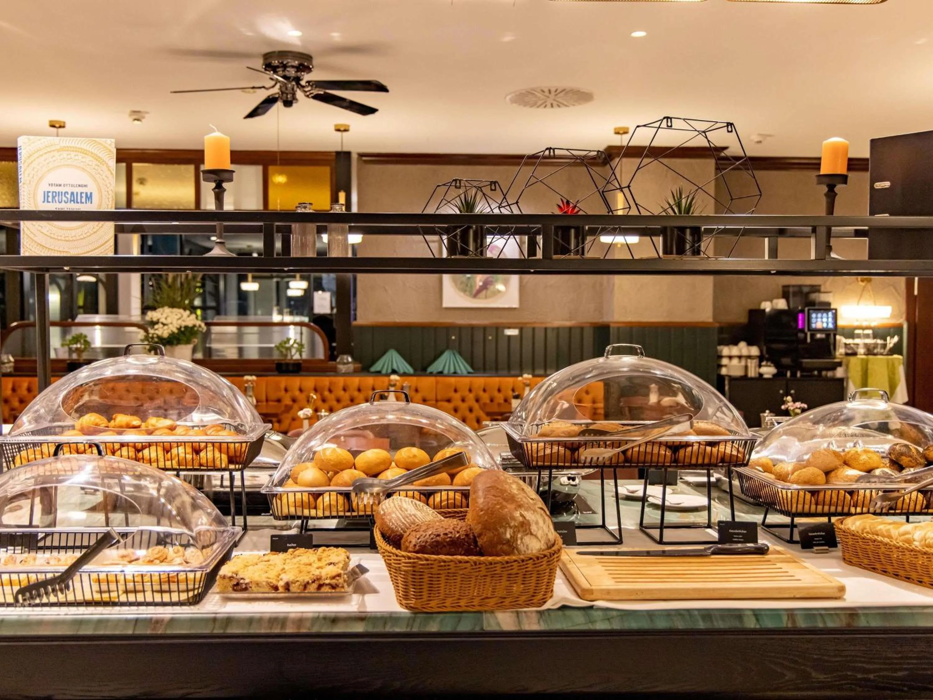 Restaurant/places to eat in Mercure Hotel Frankfurt Airport Langen