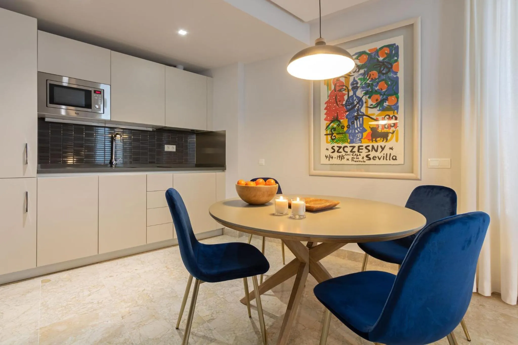 Kitchen or kitchenette in Alkazar Gardens Old Town 6 pax