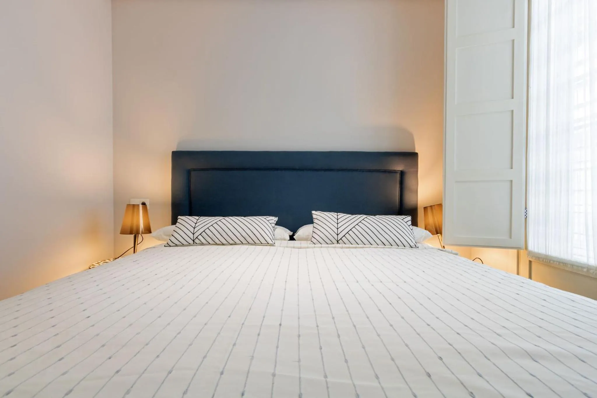 Bed in Alkazar Gardens Old Town 6 pax