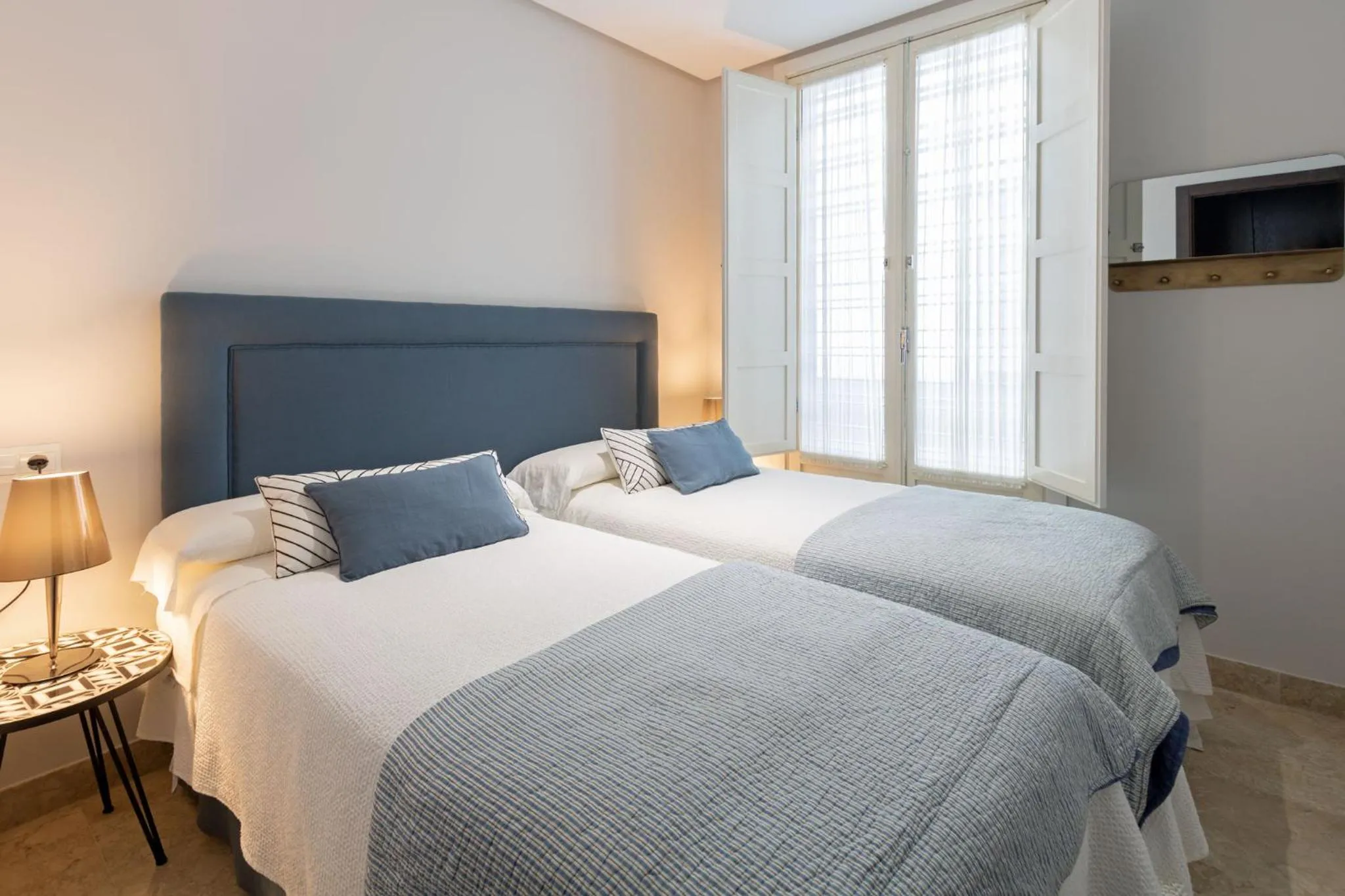 Bed in Alkazar Gardens Old Town 6 pax