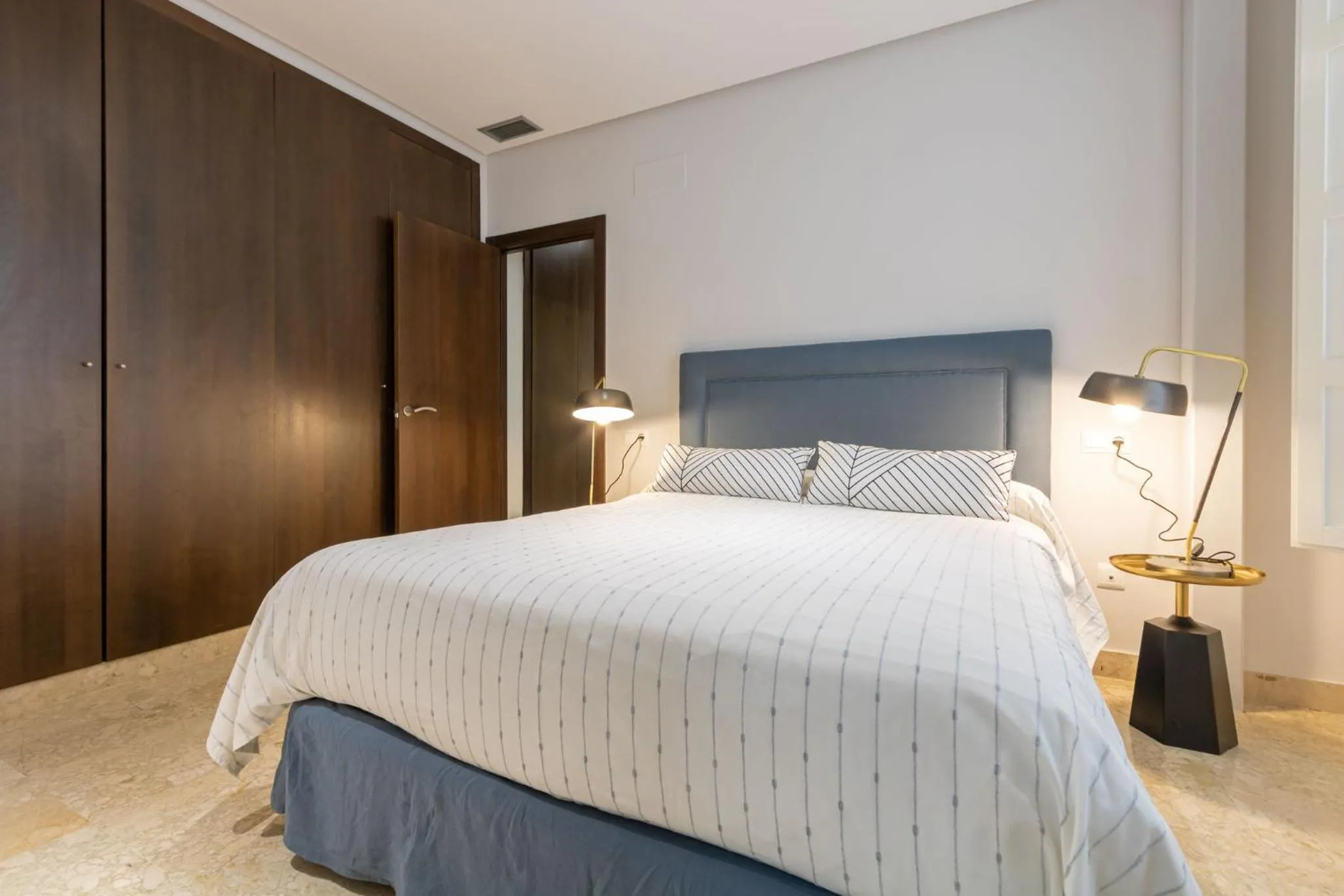 Bed in Alkazar Gardens Old Town 6 pax