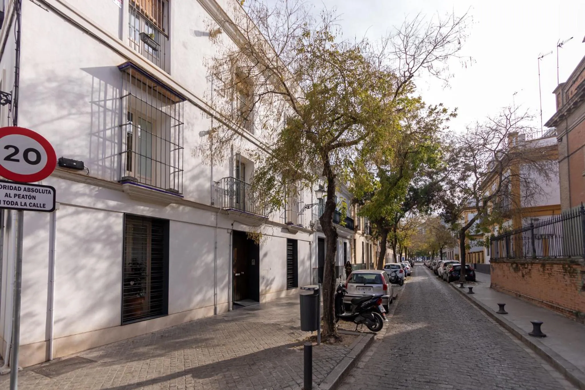 Facade/entrance in Alkazar Gardens Old Town 6 pax