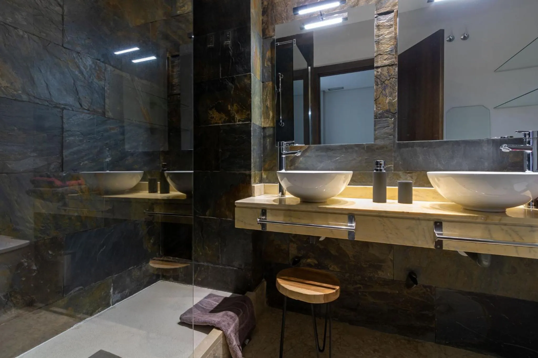 Bathroom in Alkazar Gardens Old Town 6 pax
