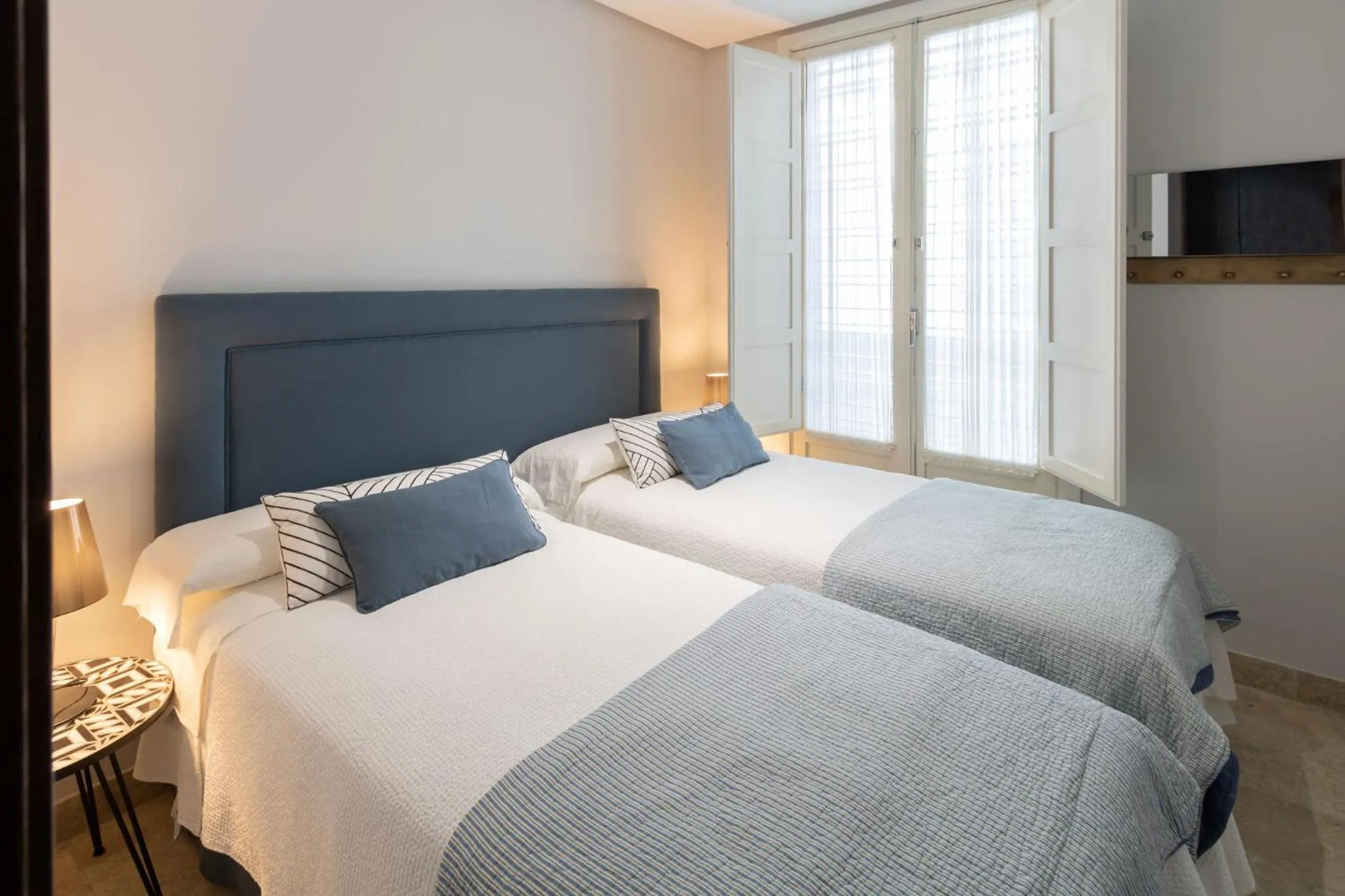 Bed in Alkazar Gardens Old Town 6 pax
