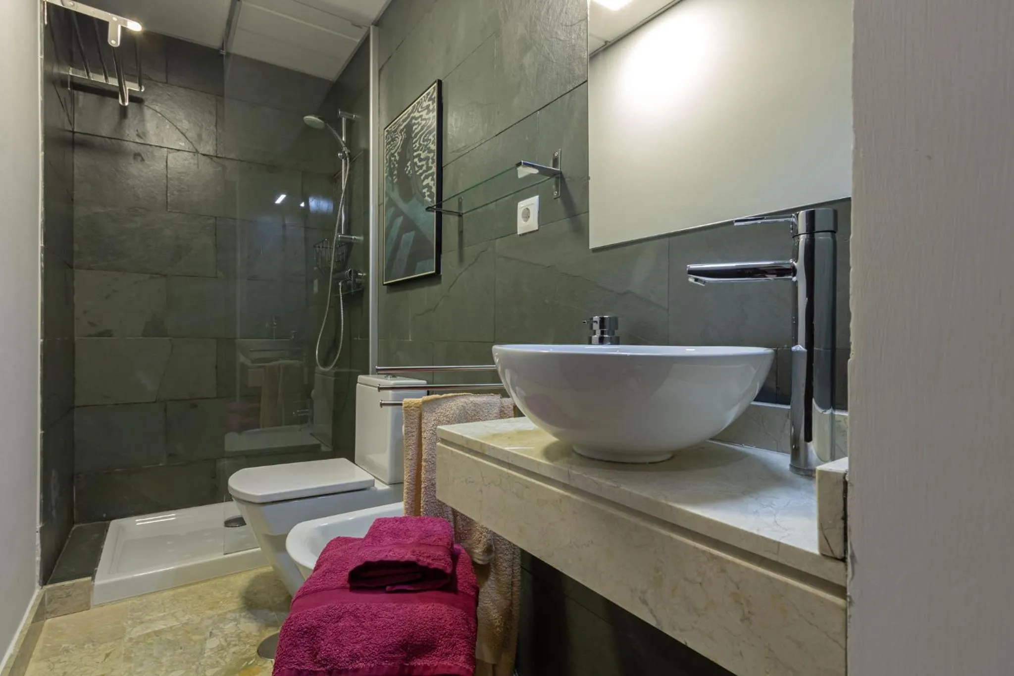 Bathroom in Alkazar Gardens Old Town 6 pax