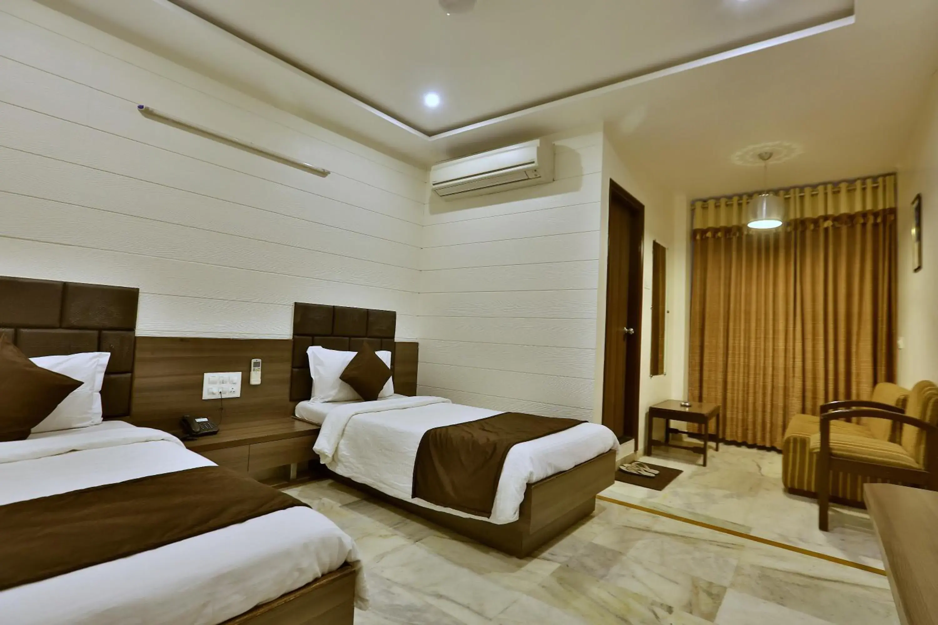 Bedroom, Bed in Hotel Kamran Palace Bedroom, Bed in Hotel Kamran Palace