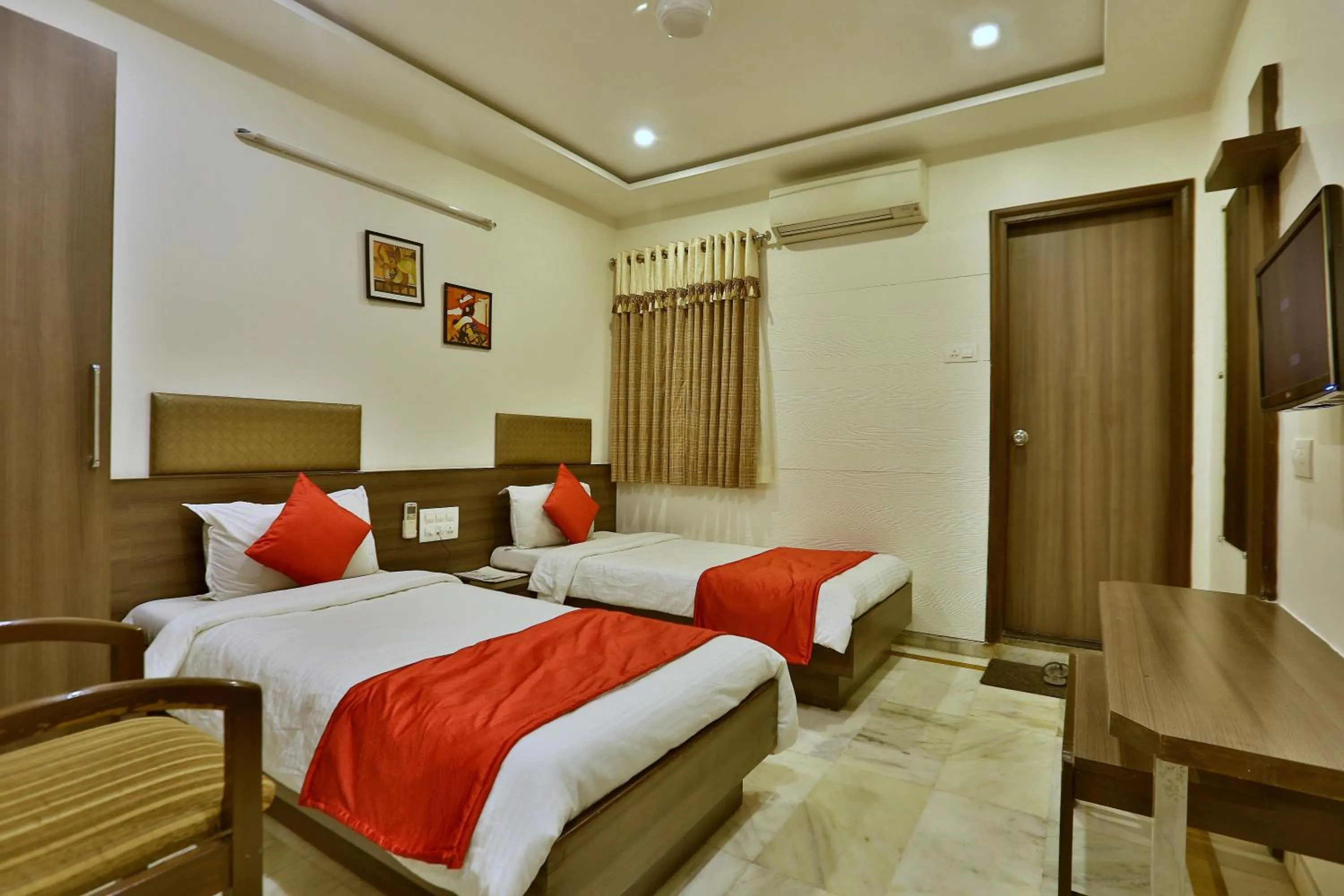 Bedroom, Bed in Hotel Kamran Palace