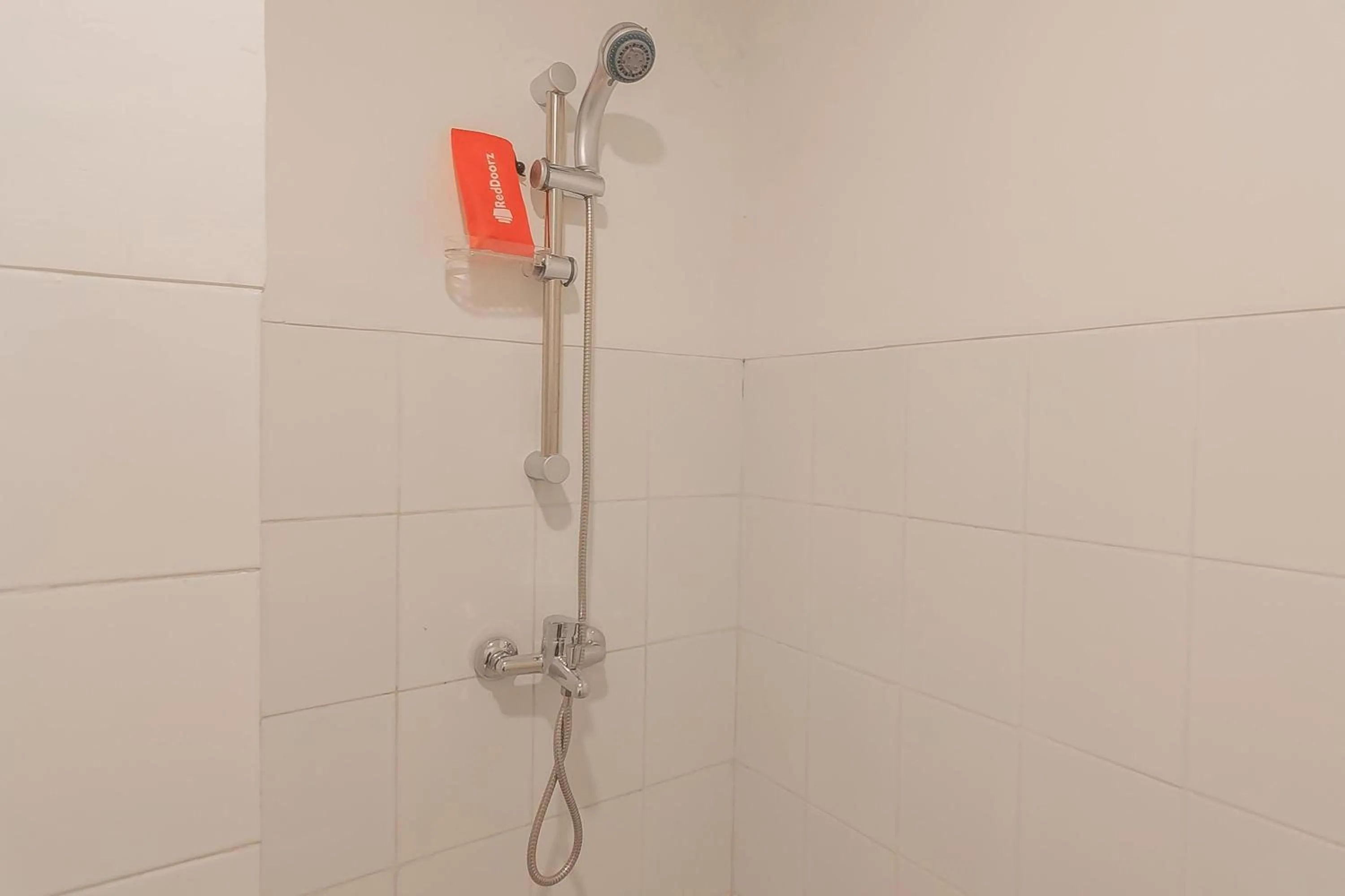 RedDoorz Apartment @ Emerald Towers Bandung