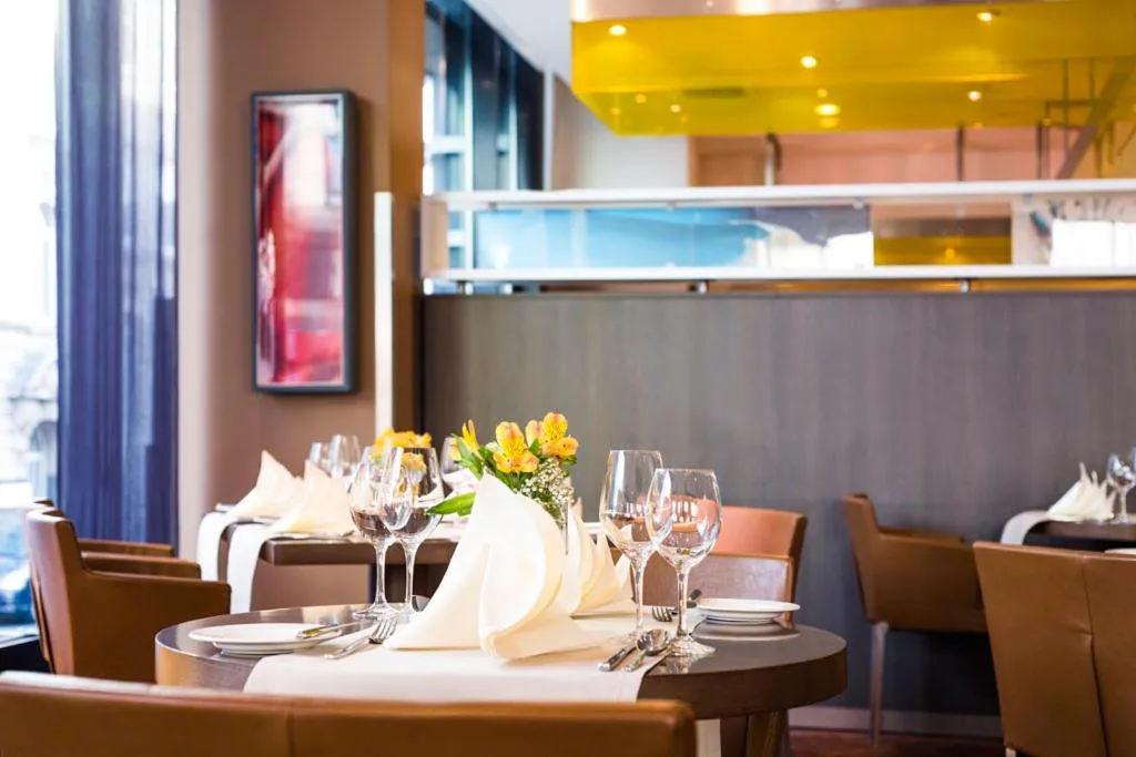 Restaurant/places to eat in Novotel Aachen City