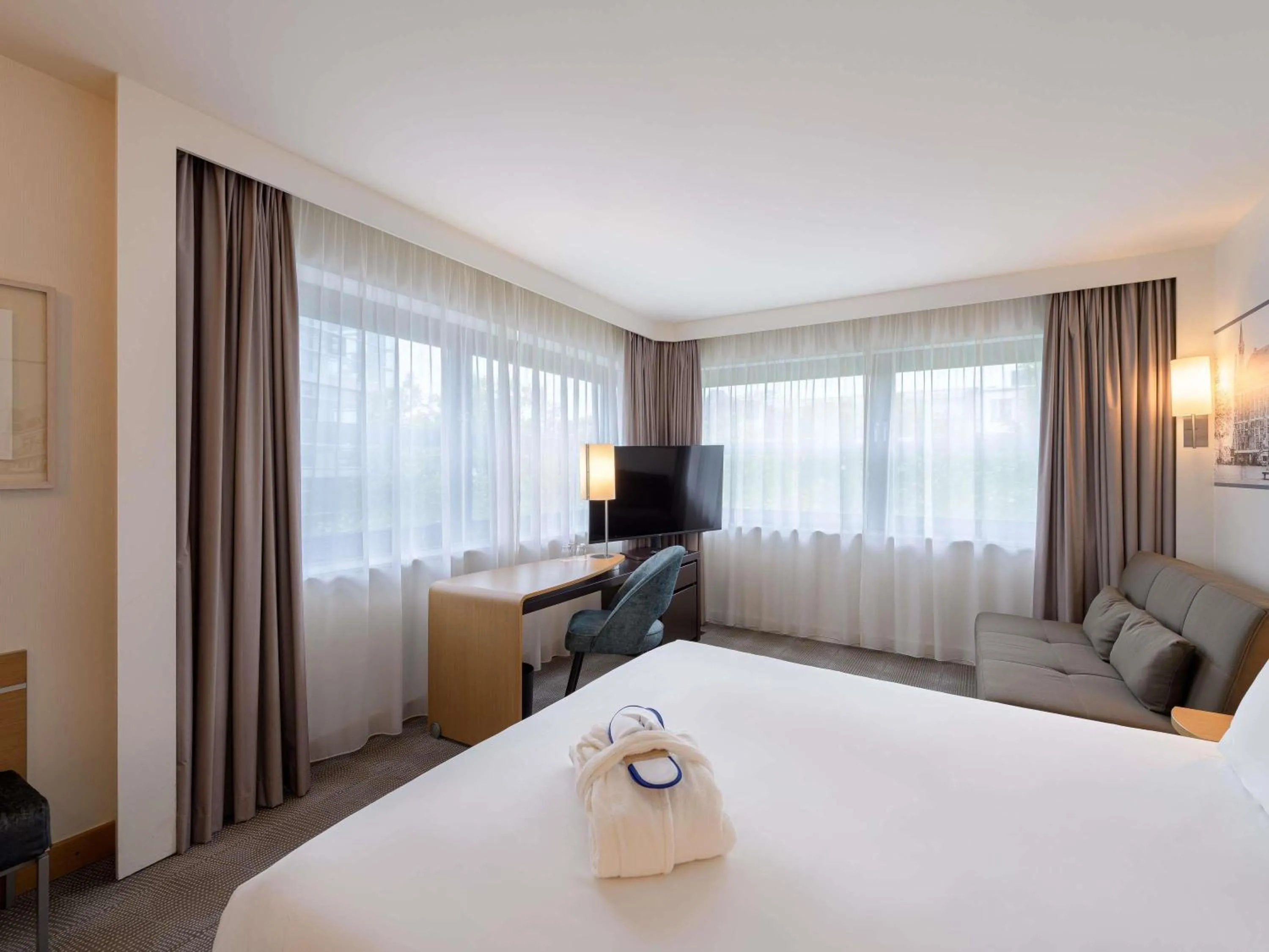 Bedroom, Bed in Novotel Aachen City