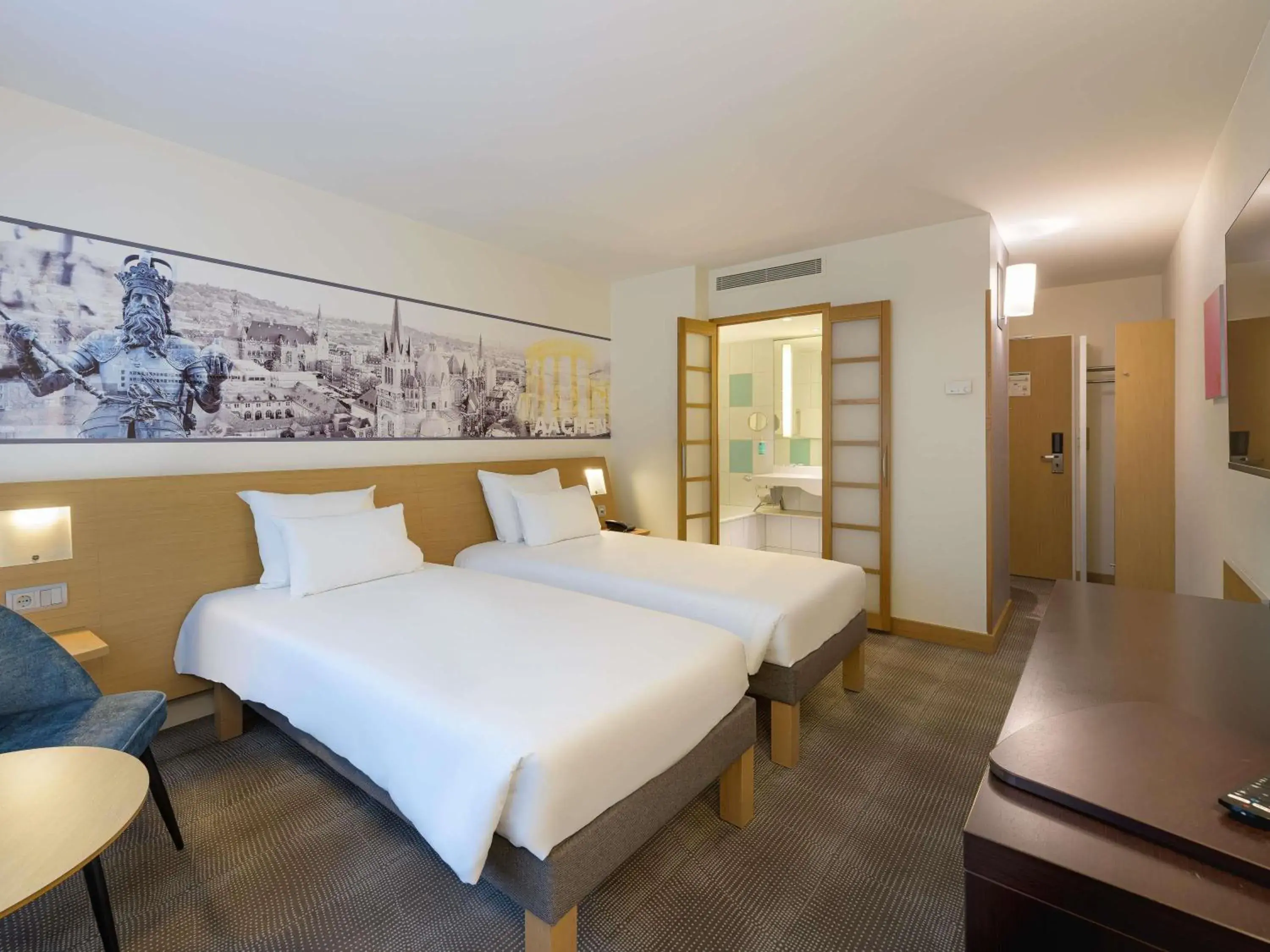 Standard Twin Room in Novotel Aachen City Standard Twin Room in Novotel Aachen City