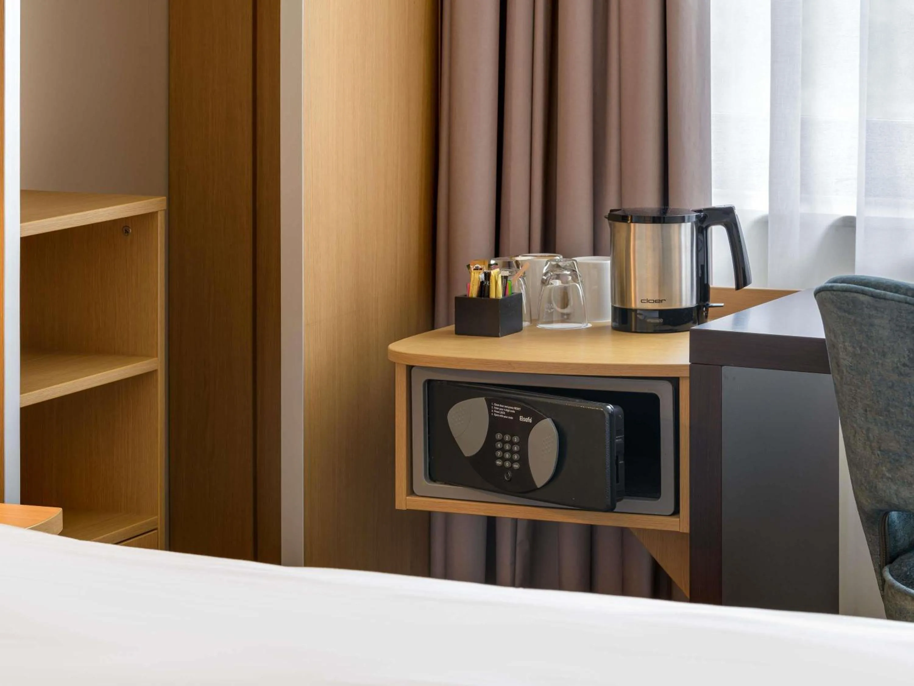 Bedroom in Novotel Aachen City