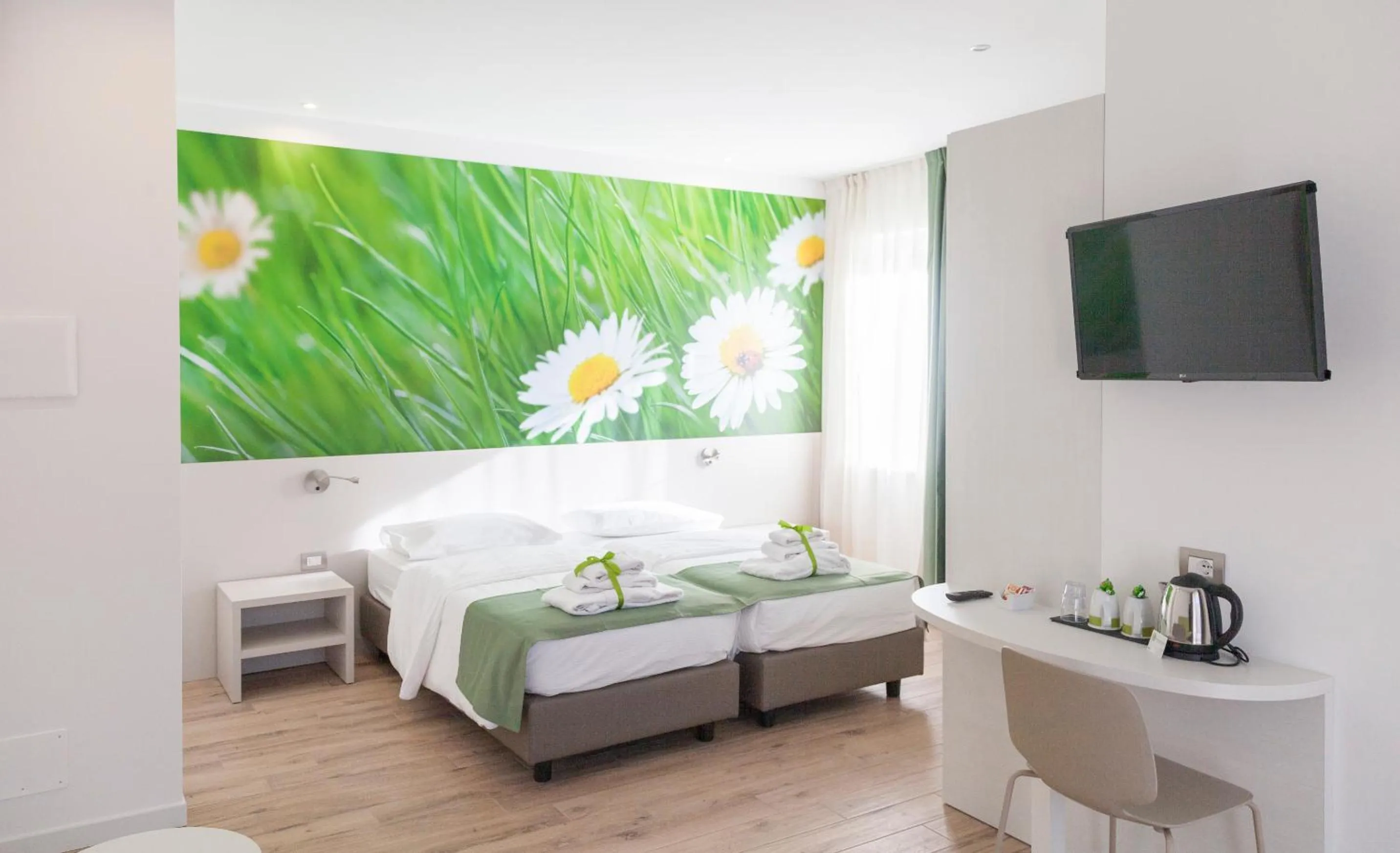 Photo of the whole room in Miravallesuites