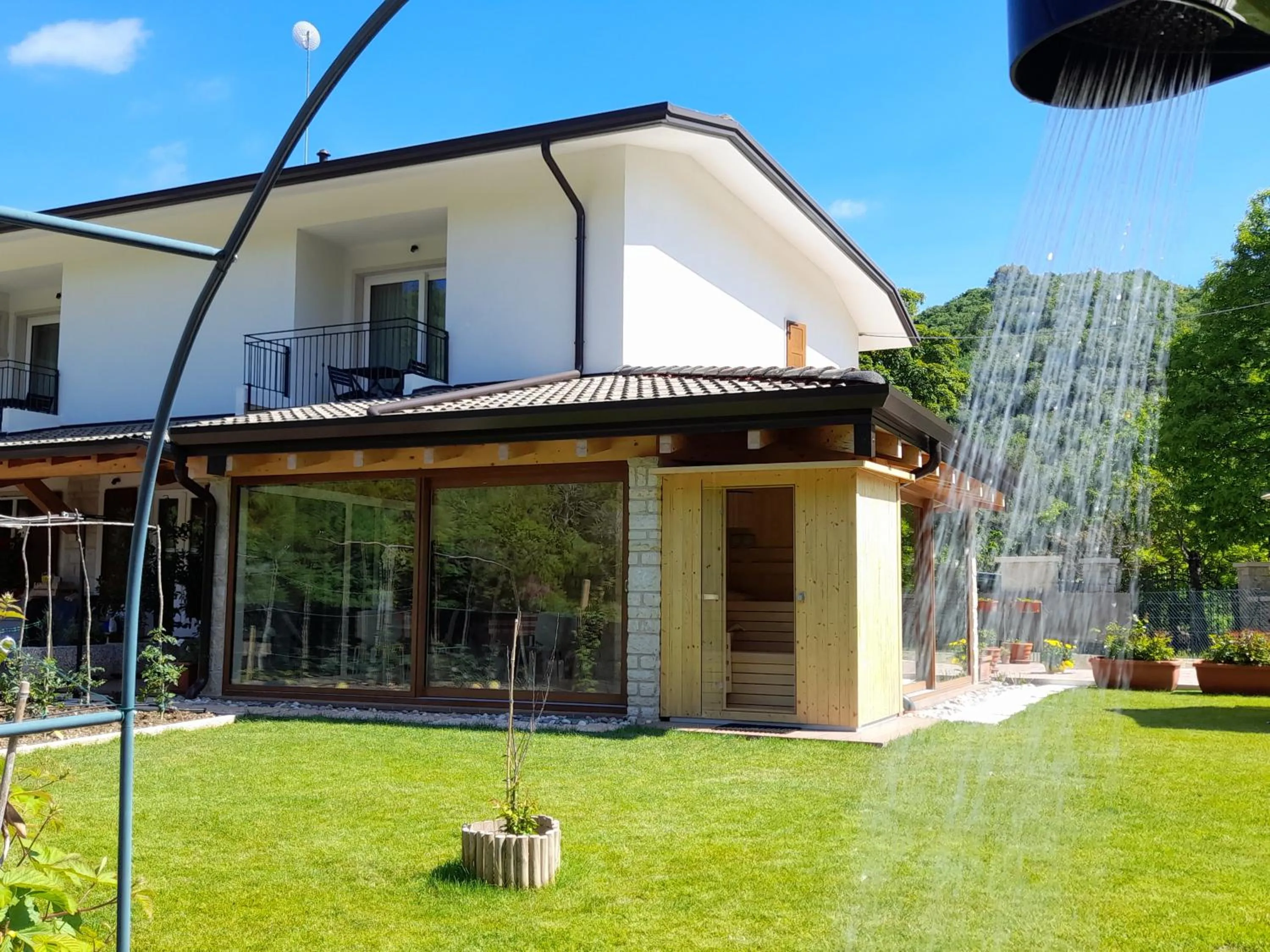 Shower in Miravallesuites