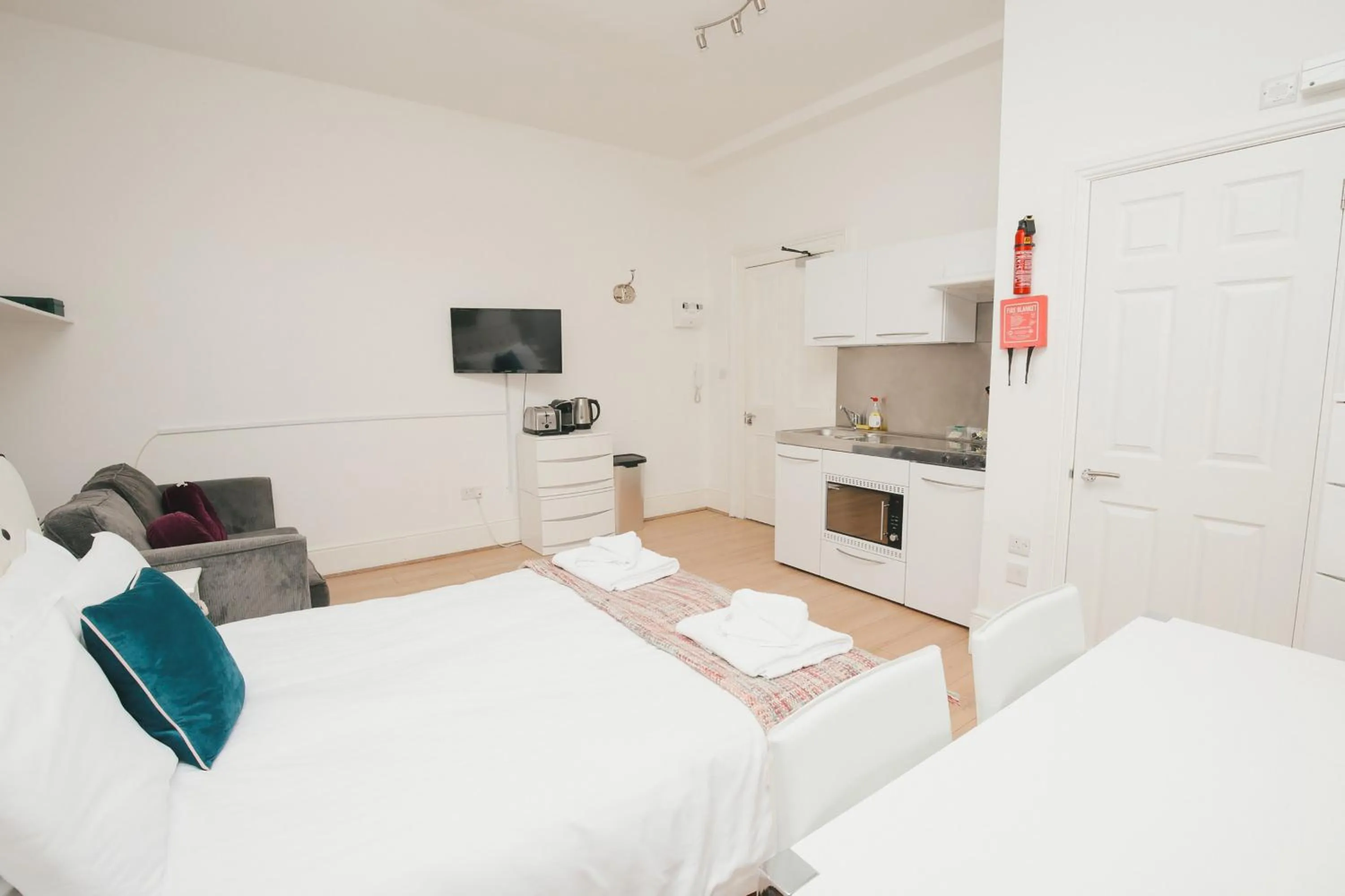 Photo of the whole room in Cambridge City Studios by Paymán Club