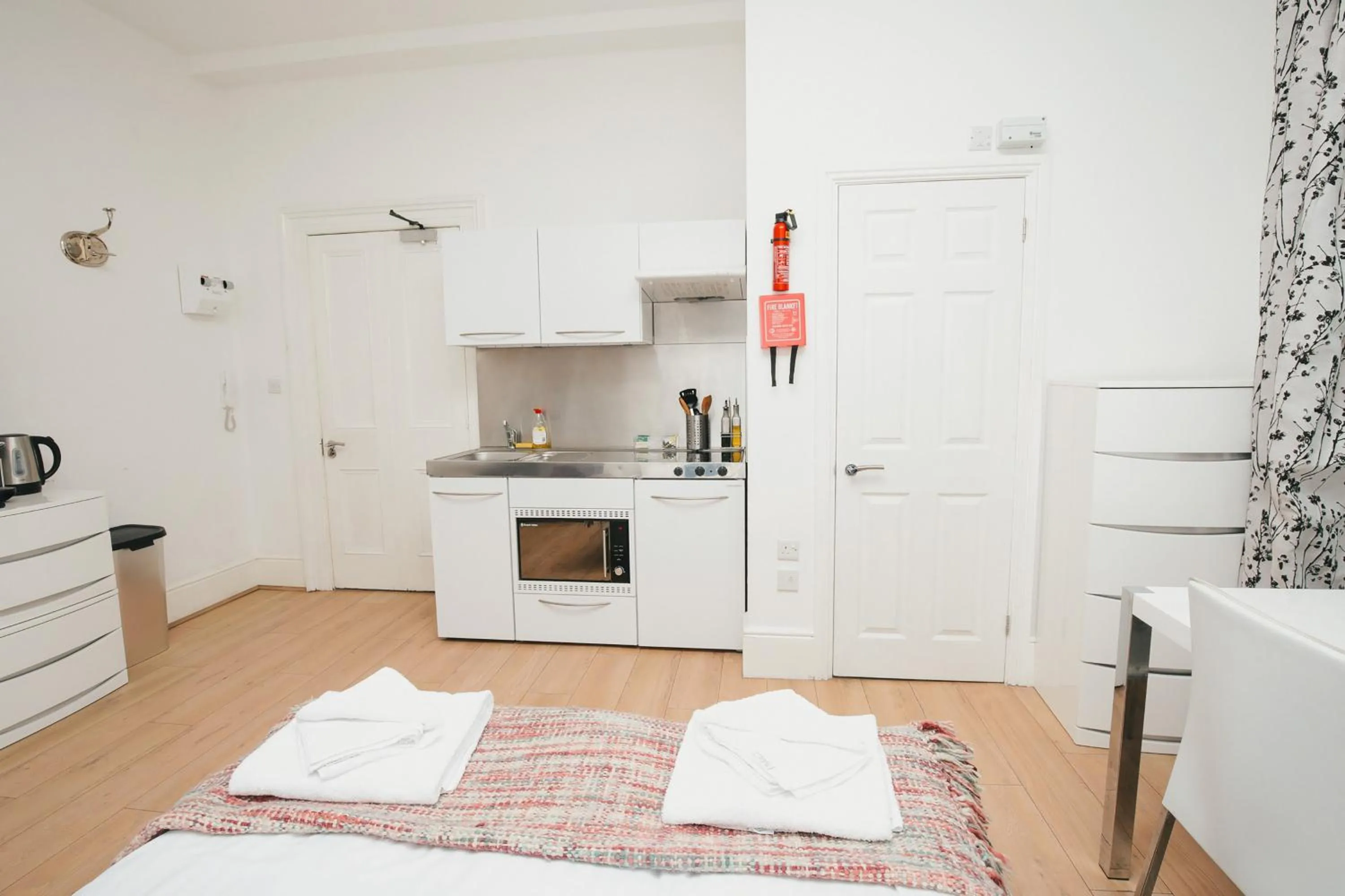 Photo of the whole room in Cambridge City Studios by Paymán Club