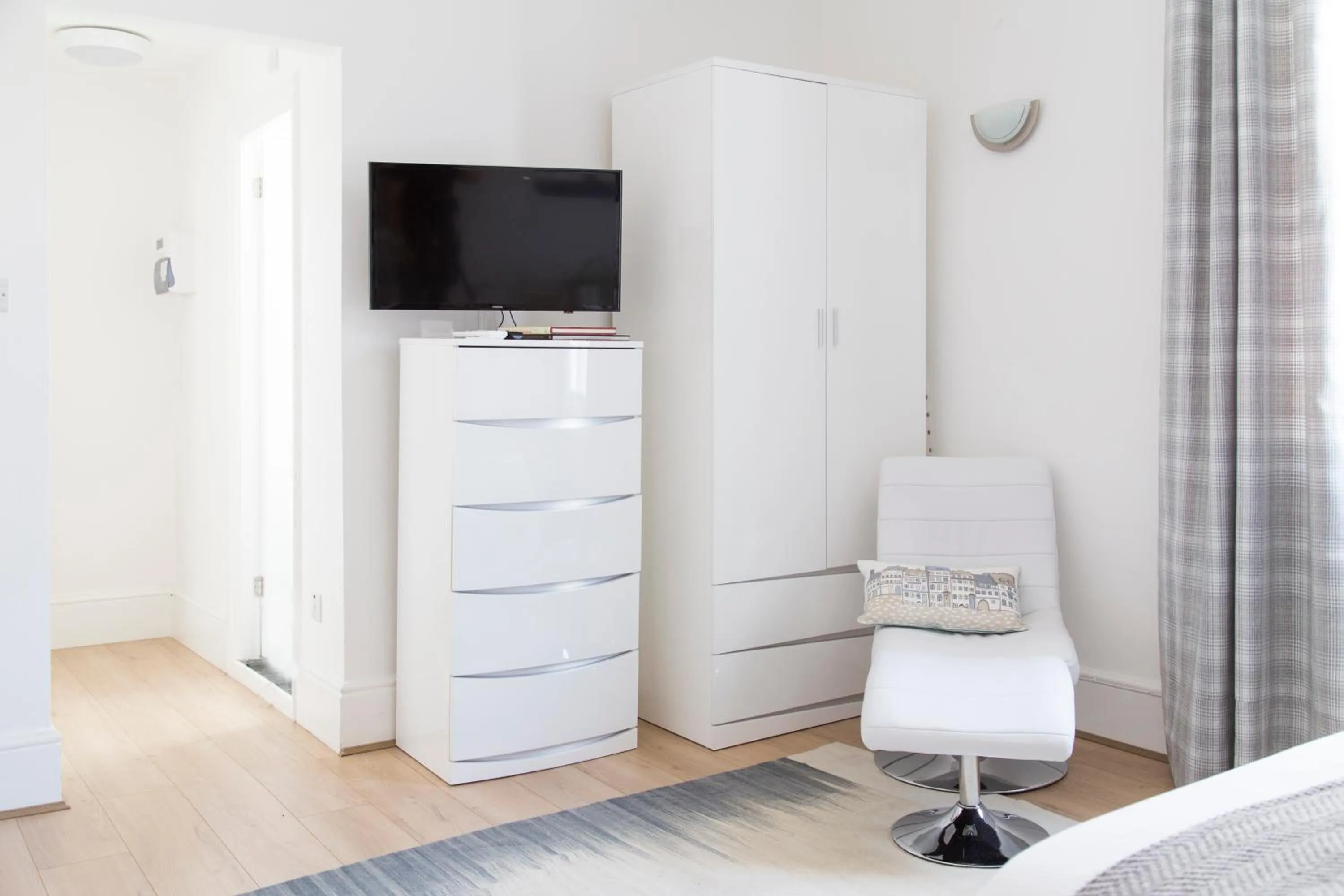 Photo of the whole room in Cambridge City Studios by Paymán Club