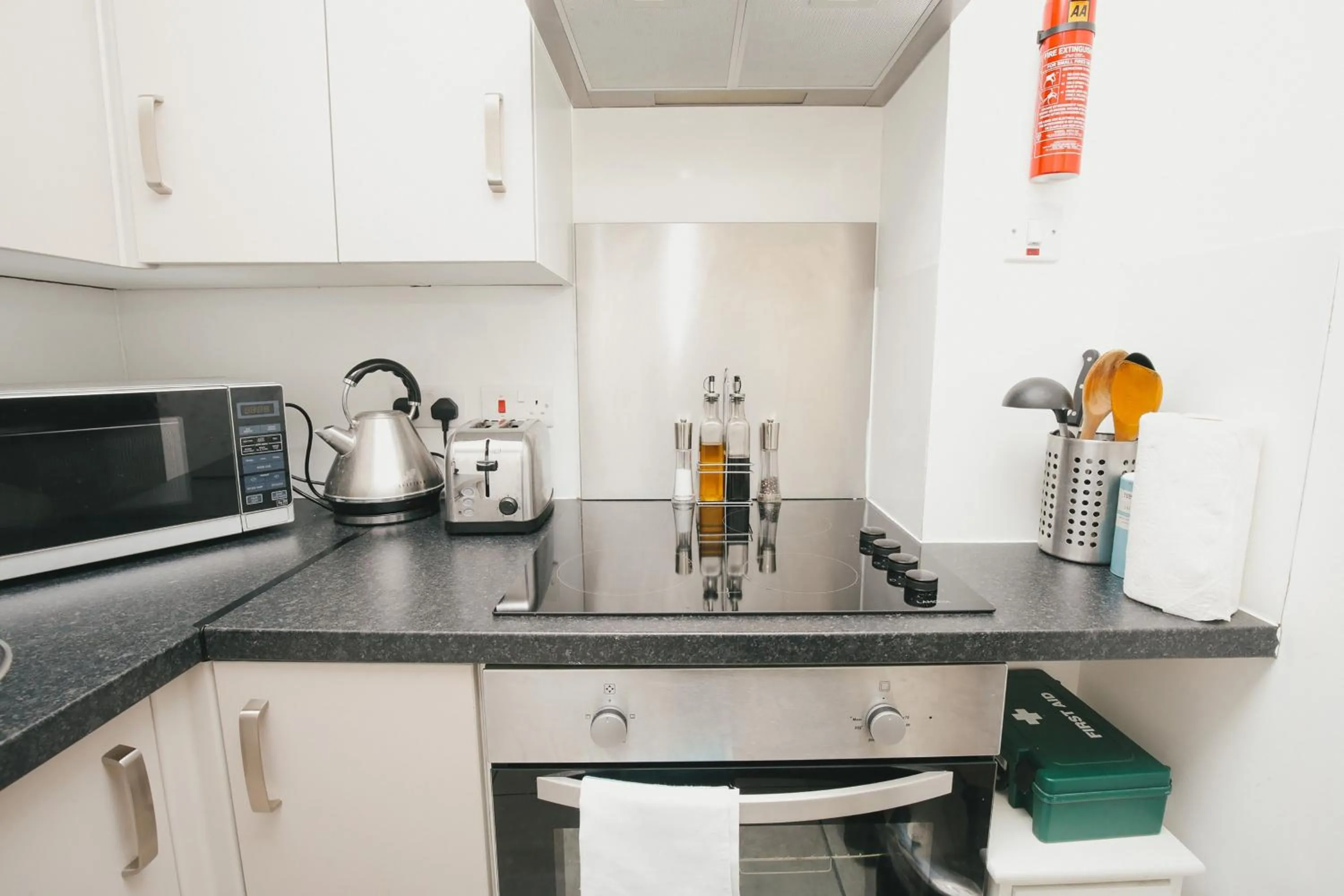 Kitchen or kitchenette in Cambridge City Studios by Paymán Club