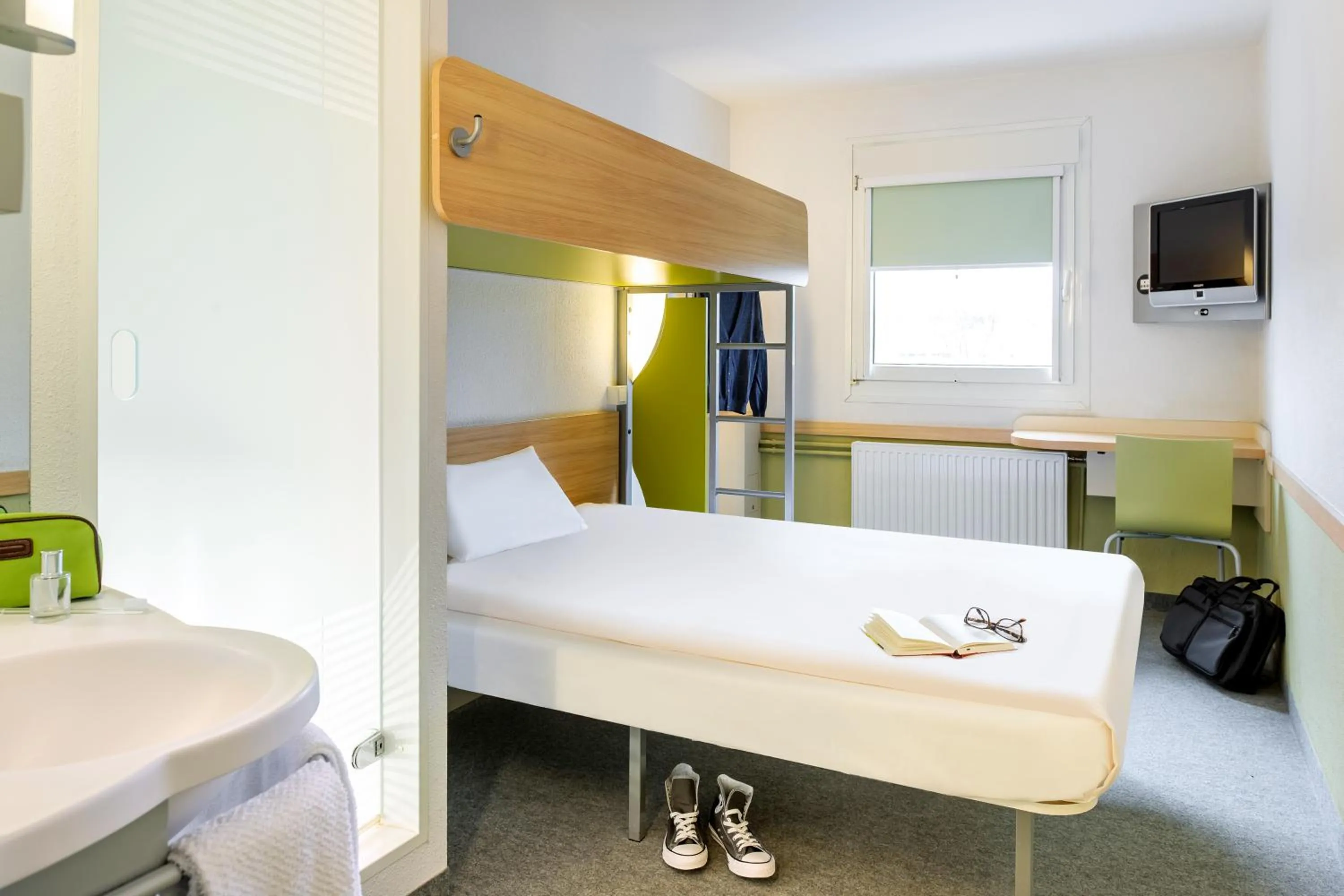 Photo of the whole room, Bed in ibis budget Luebeck City Sued