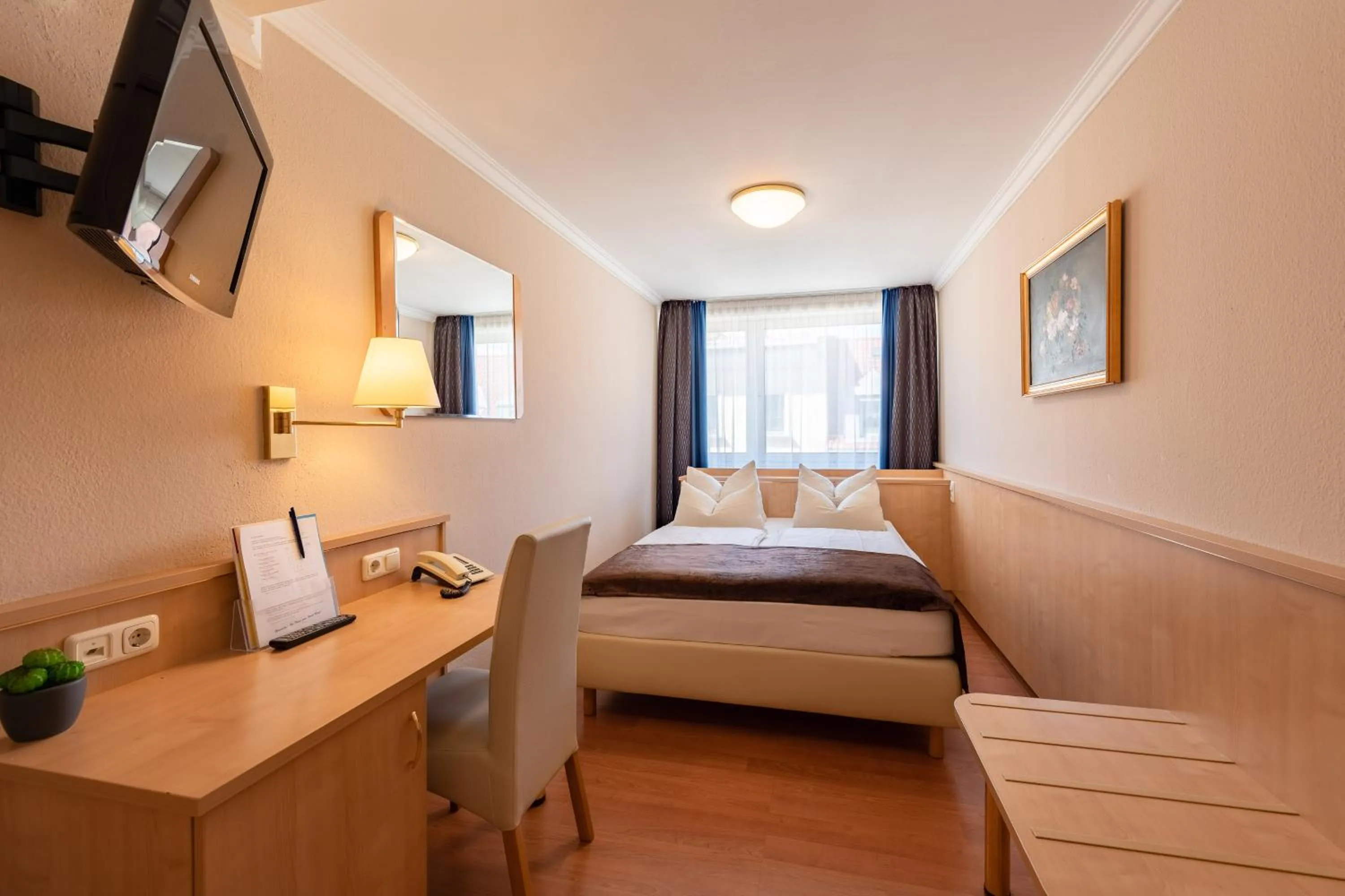 Photo of the whole room, Bed in Hotel Royal