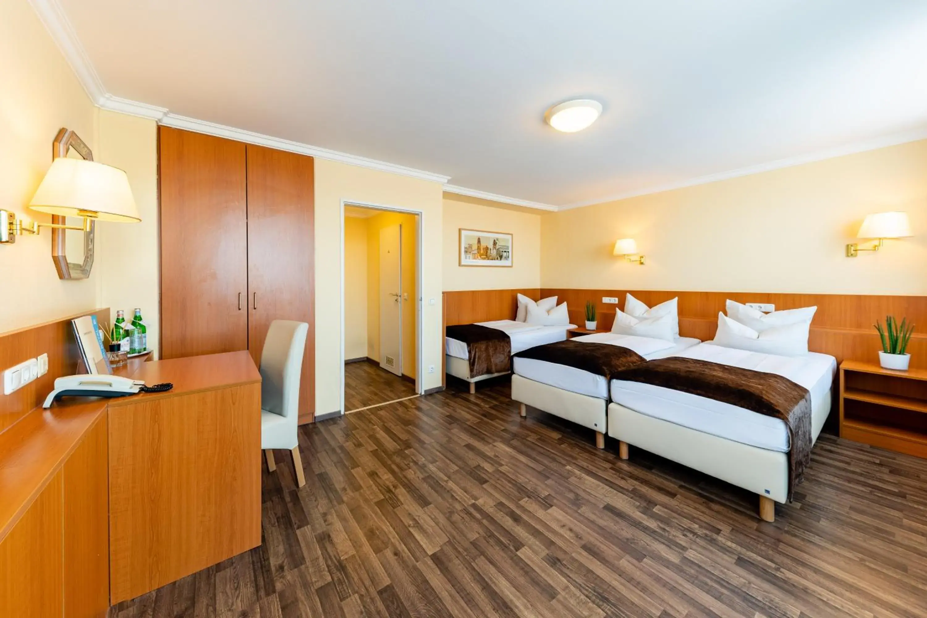 Photo of the whole room, Bed in Hotel Royal Photo of the whole room, Bed in Hotel Royal