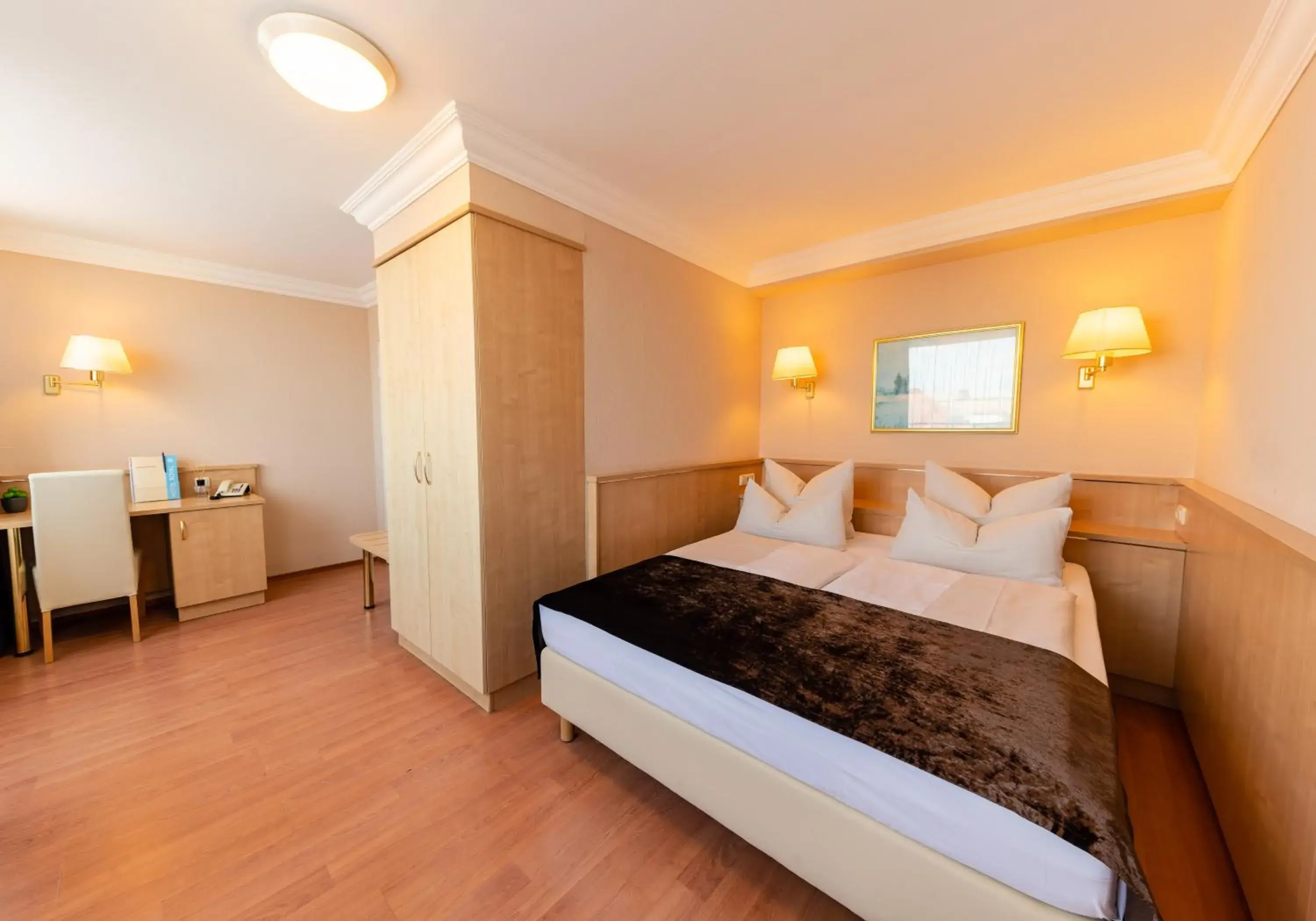 Photo of the whole room, Bed in Hotel Royal Photo of the whole room, Bed in Hotel Royal