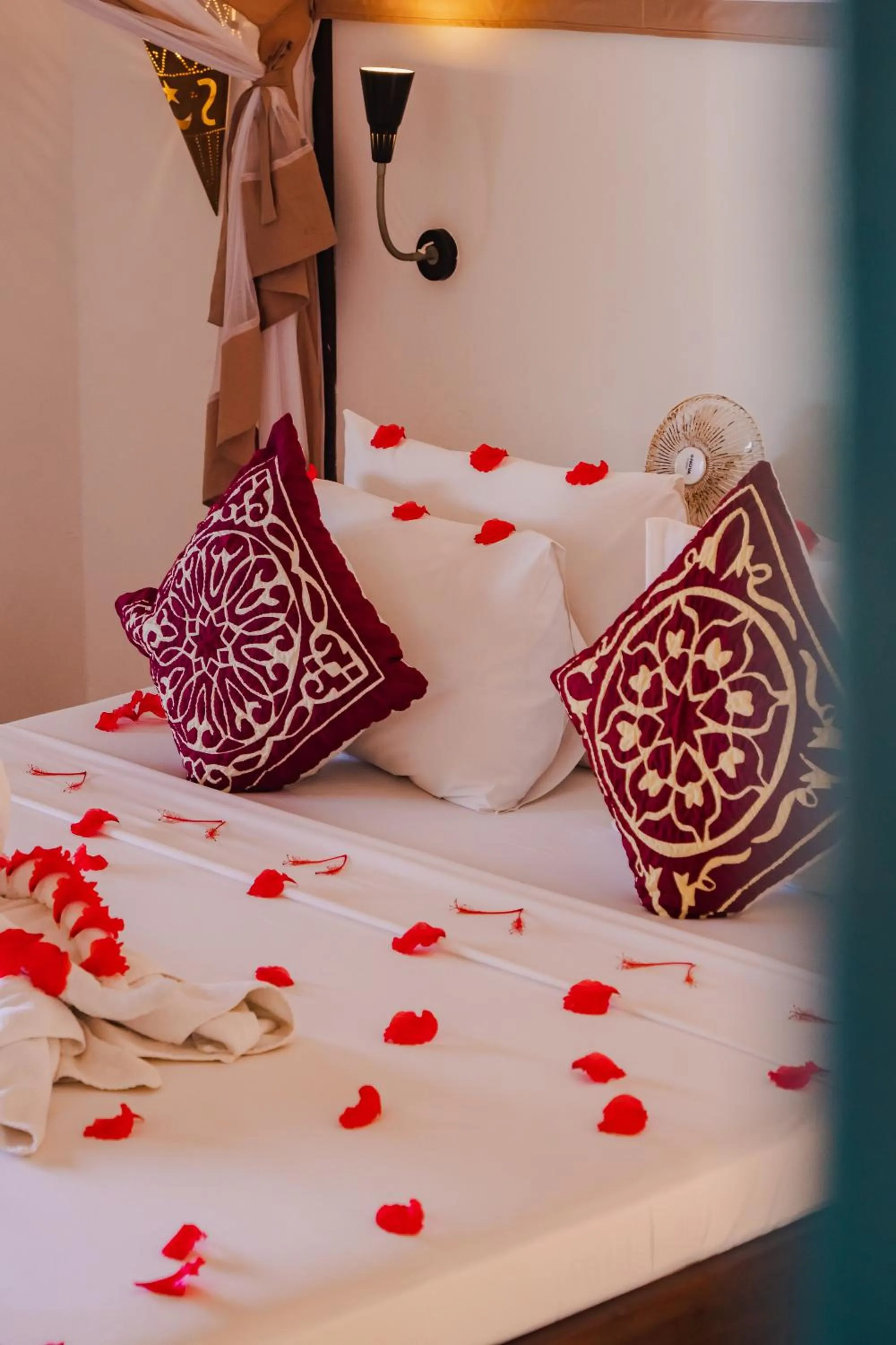 Bed in Sunshine Bay Hotel Zanzibar