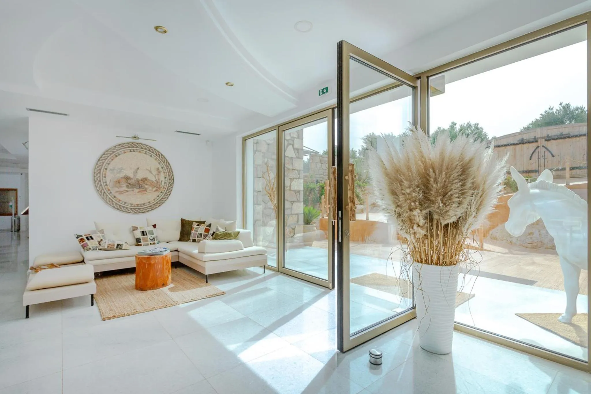 WHITE DONKEY BOUTIQUE Hotel