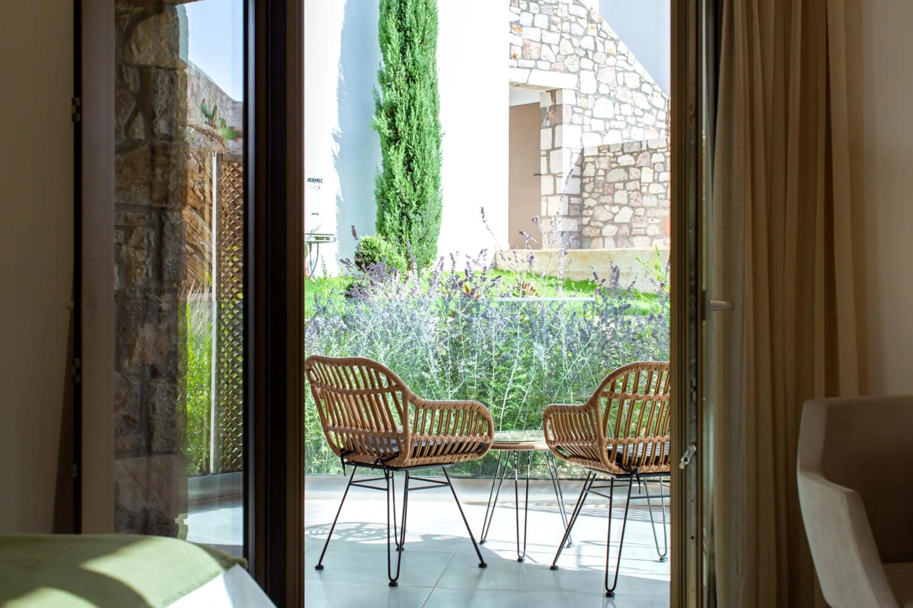 WHITE DONKEY BOUTIQUE Hotel