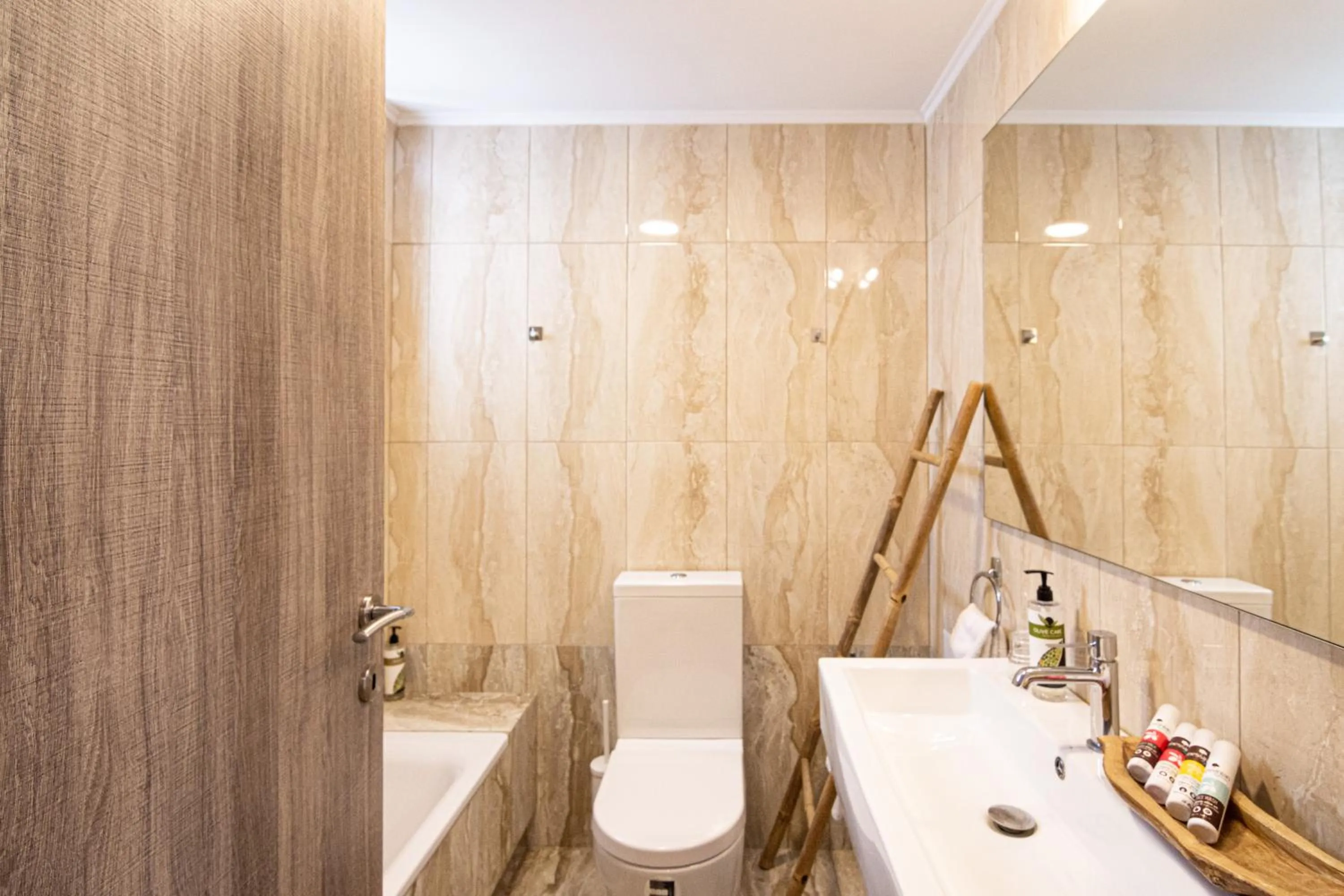 WHITE DONKEY BOUTIQUE Hotel