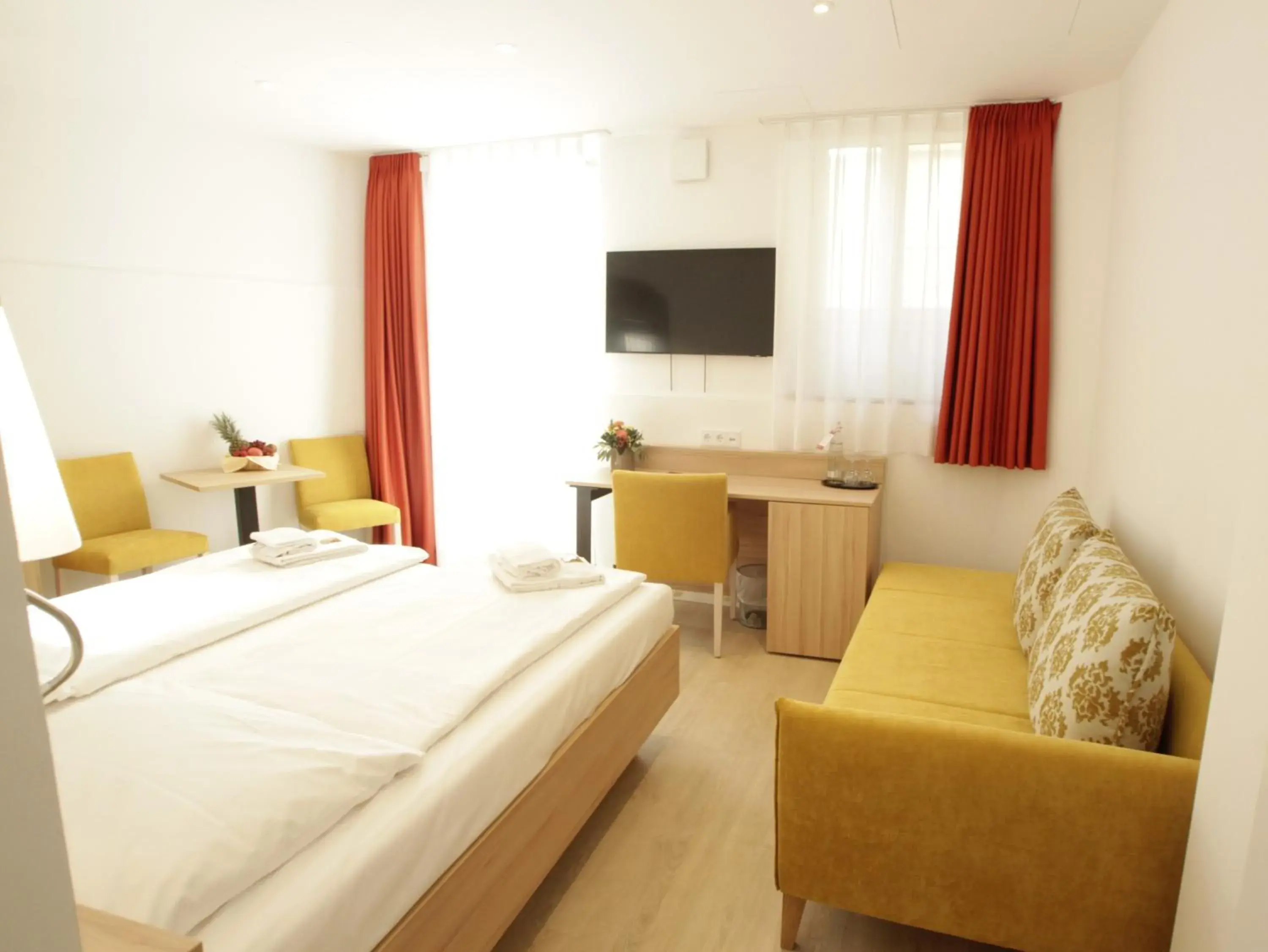 Photo of the whole room, Bed in Hotel ADRIA München Photo of the whole room, Bed in Hotel ADRIA München