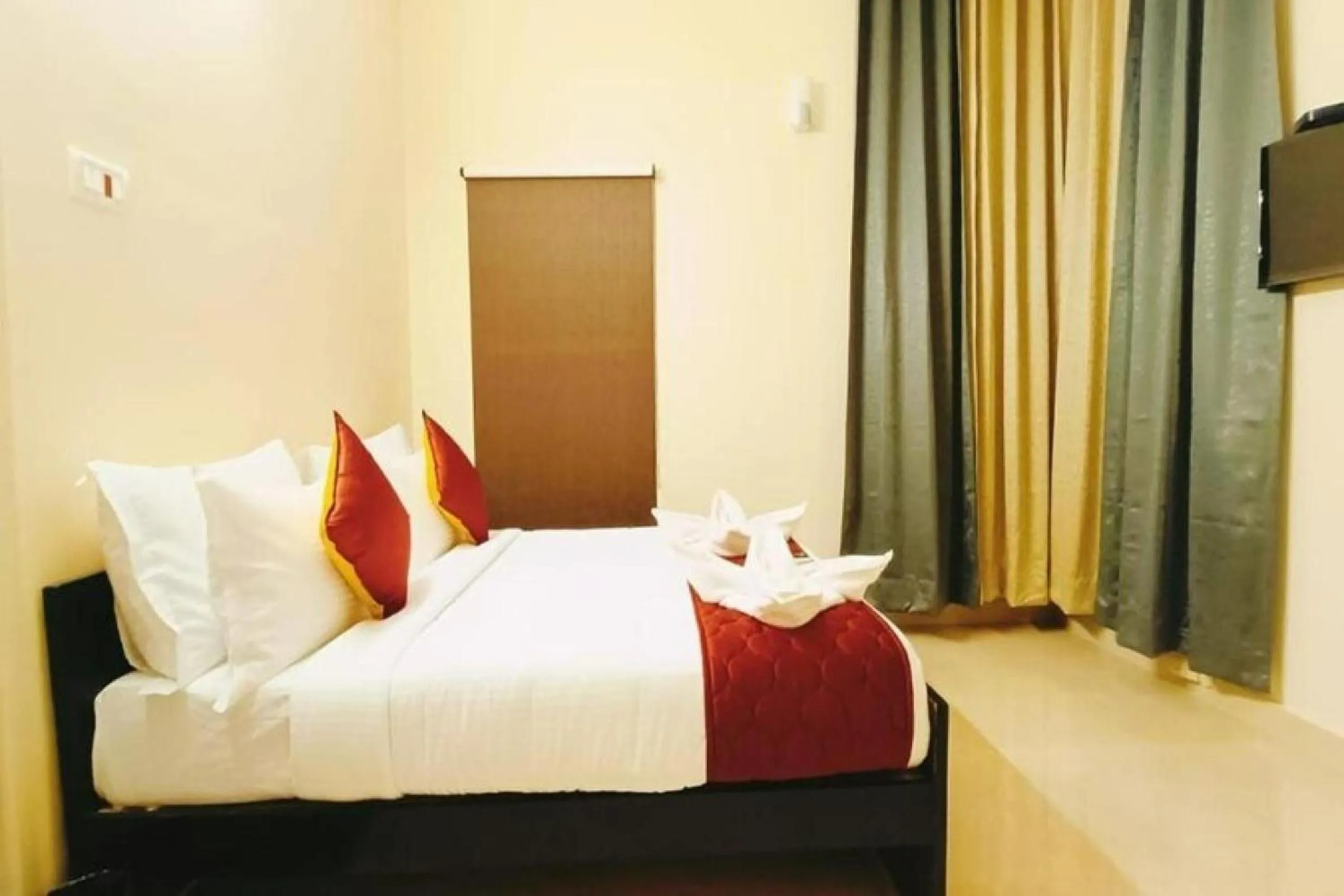 Bedroom, Bed in EMPIRE INN HOTEL