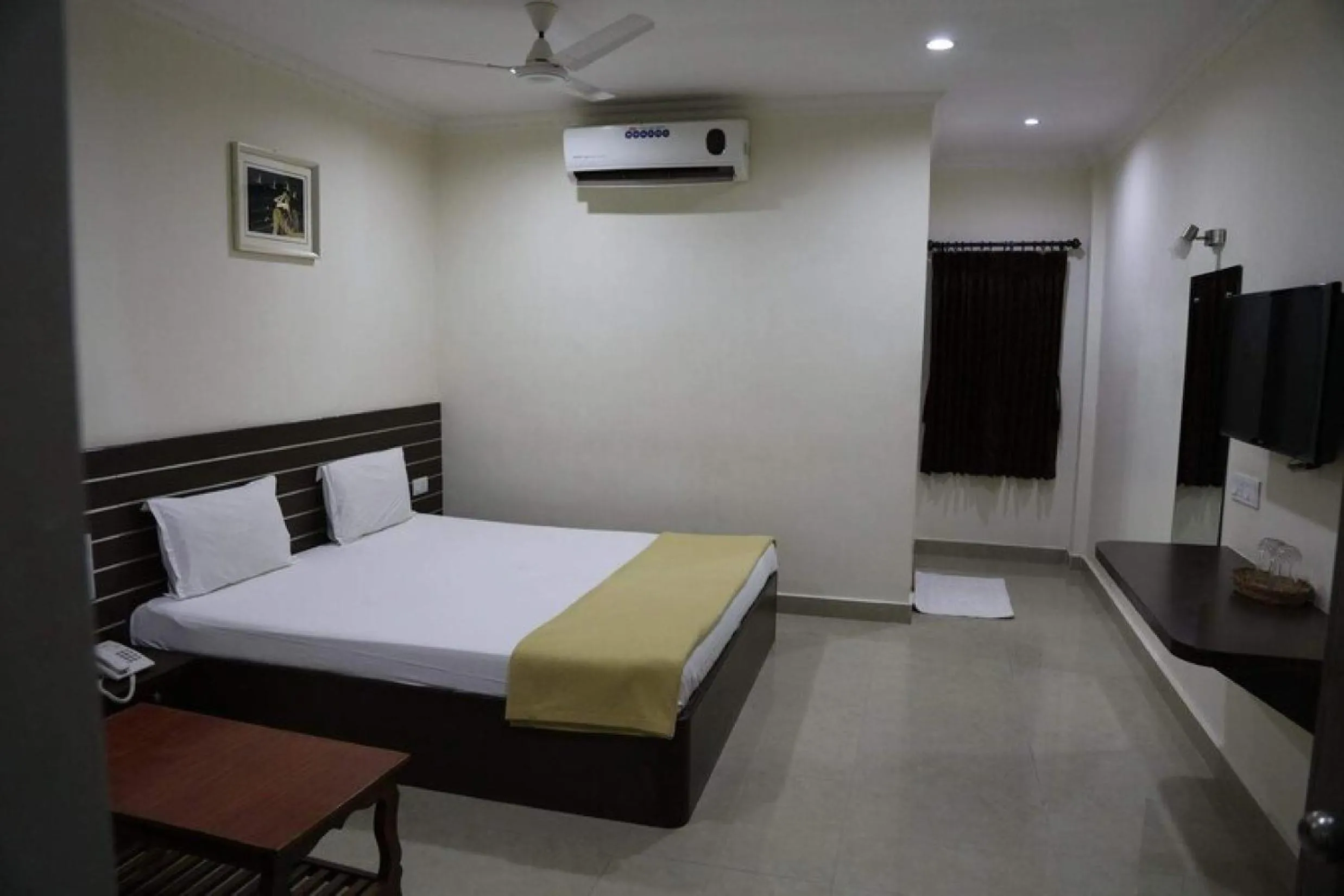 Bedroom, Bed in EMPIRE INN HOTEL