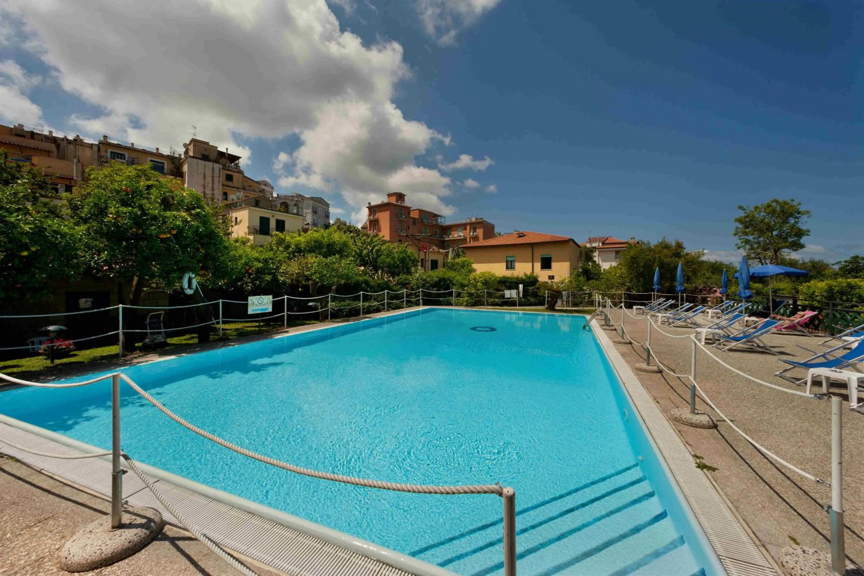 Swimming pool in Hotel Girasole