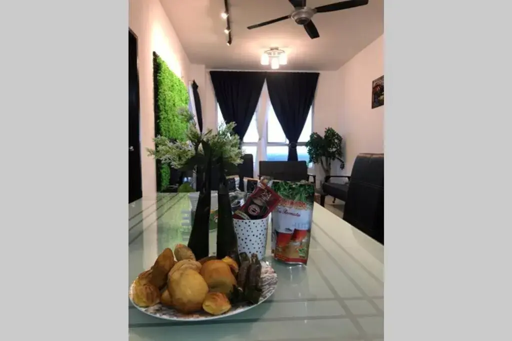 Dining area in Ken1606 Home - Centre of KB, WIFI, 6 to 8 pax Dining area in Ken1606 Home - Centre of KB, WIFI, 6 to 8 pax