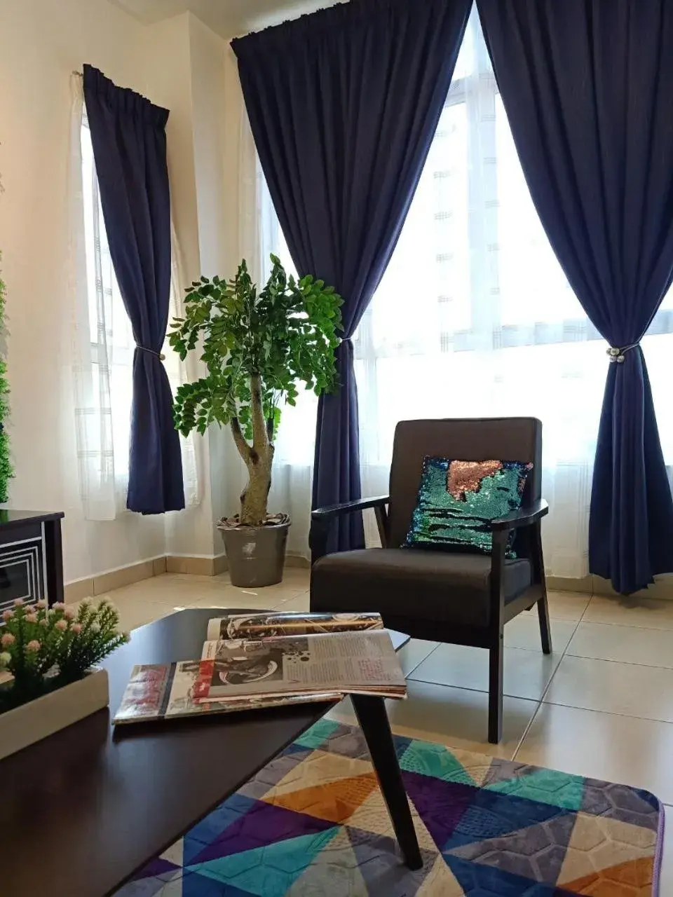 Living room in Ken1606 Home - Centre of KB, WIFI, 6 to 8 pax Living room in Ken1606 Home - Centre of KB, WIFI, 6 to 8 pax