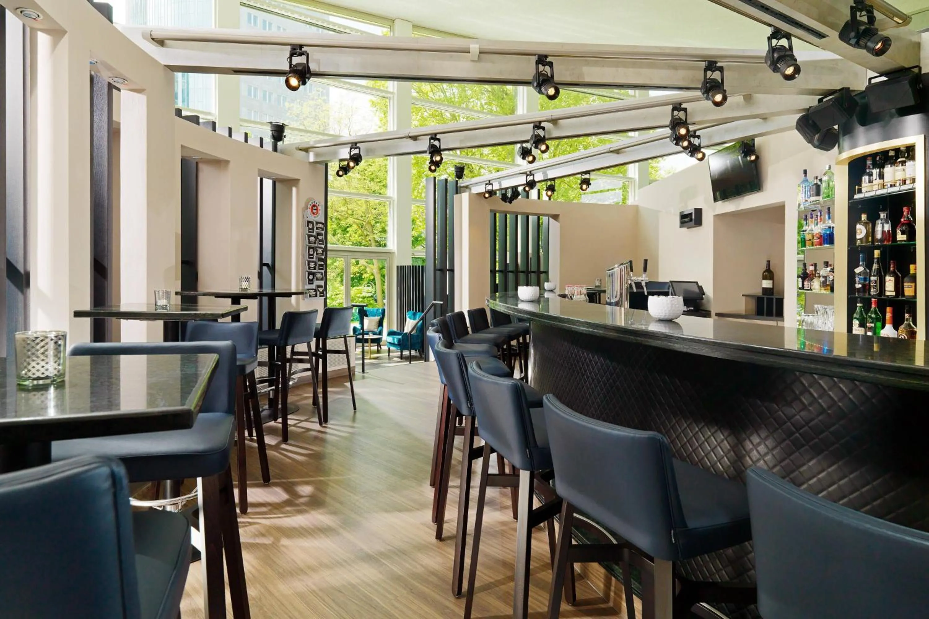 Lounge or bar in Sheraton Offenbach Hotel