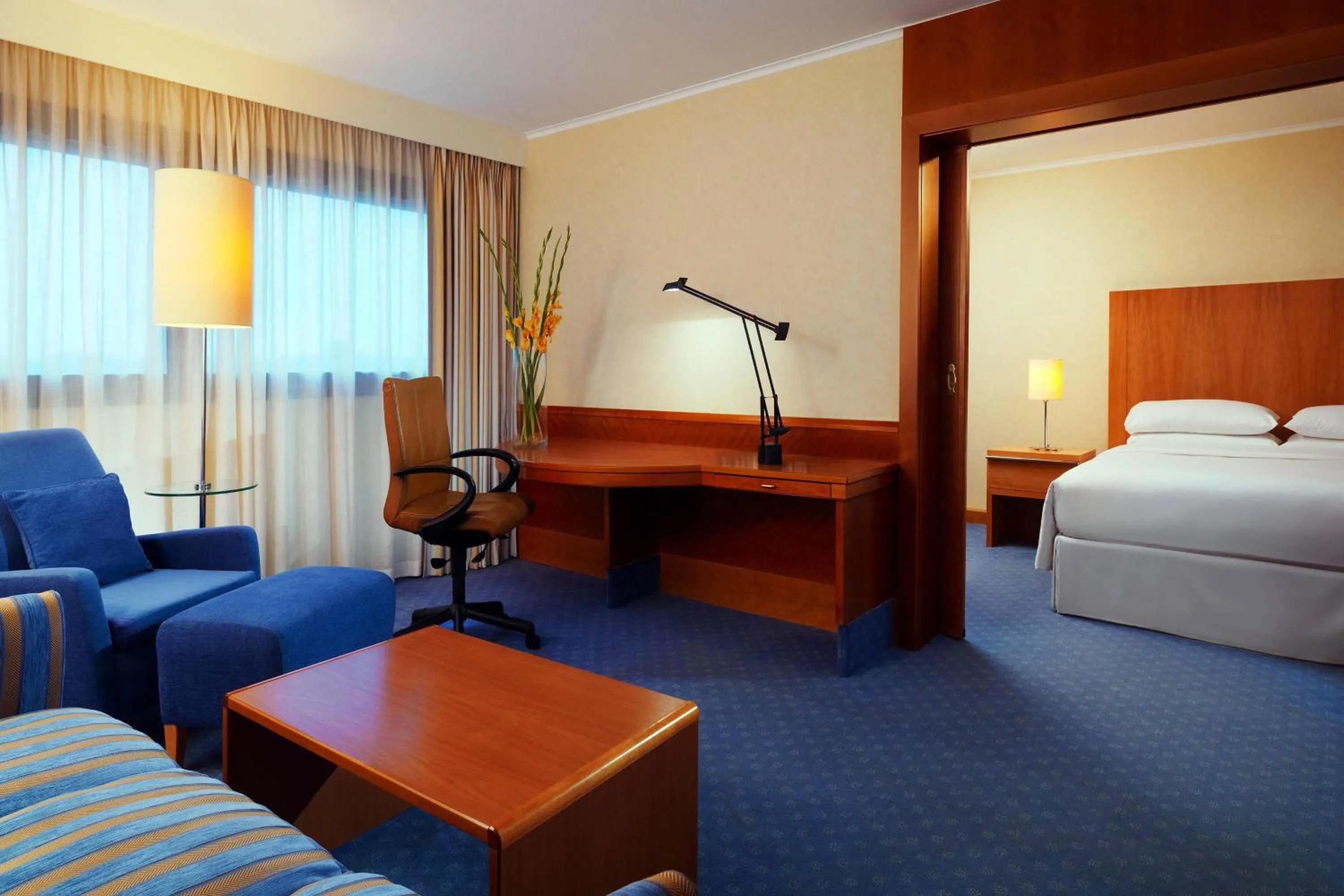 Photo of the whole room, Bed in Sheraton Frankfurt Airport Hotel & Conference Center