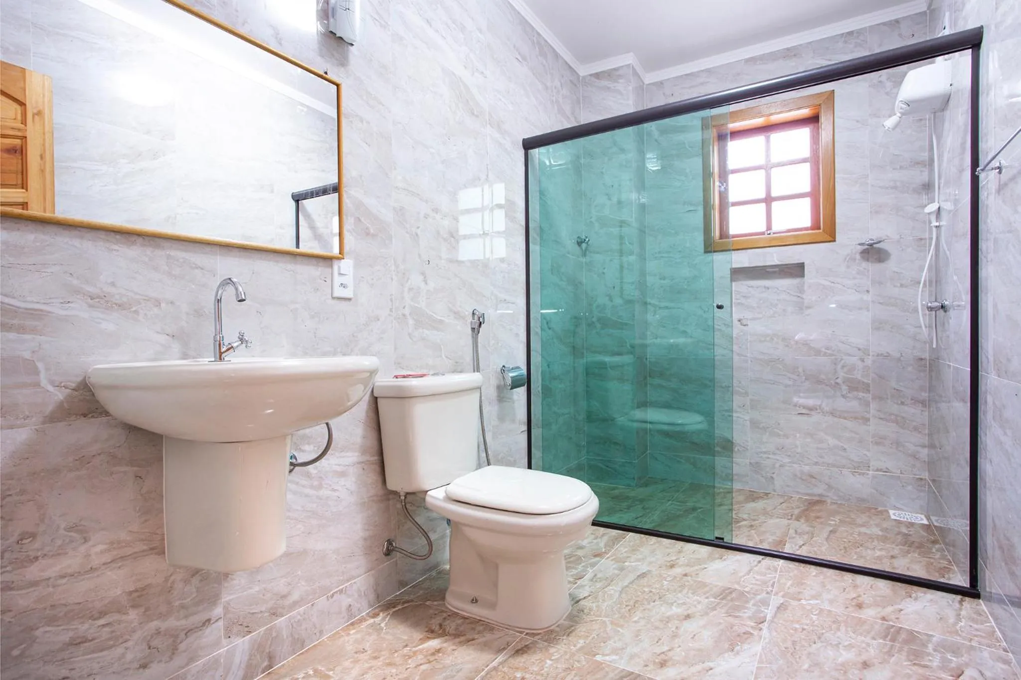 Bathroom in Pousada Guarubela Veloso