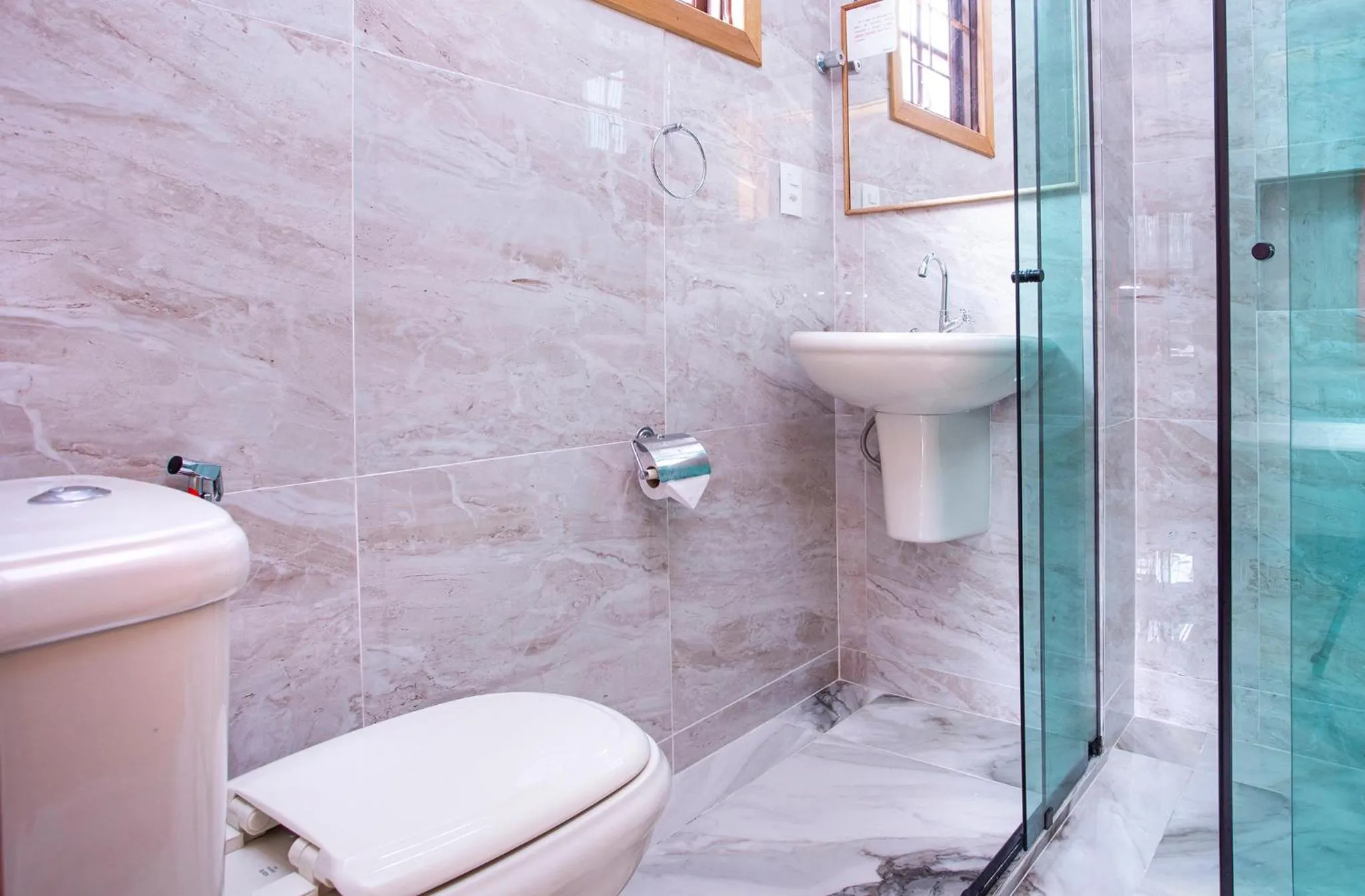 Bathroom in Pousada Guarubela Veloso