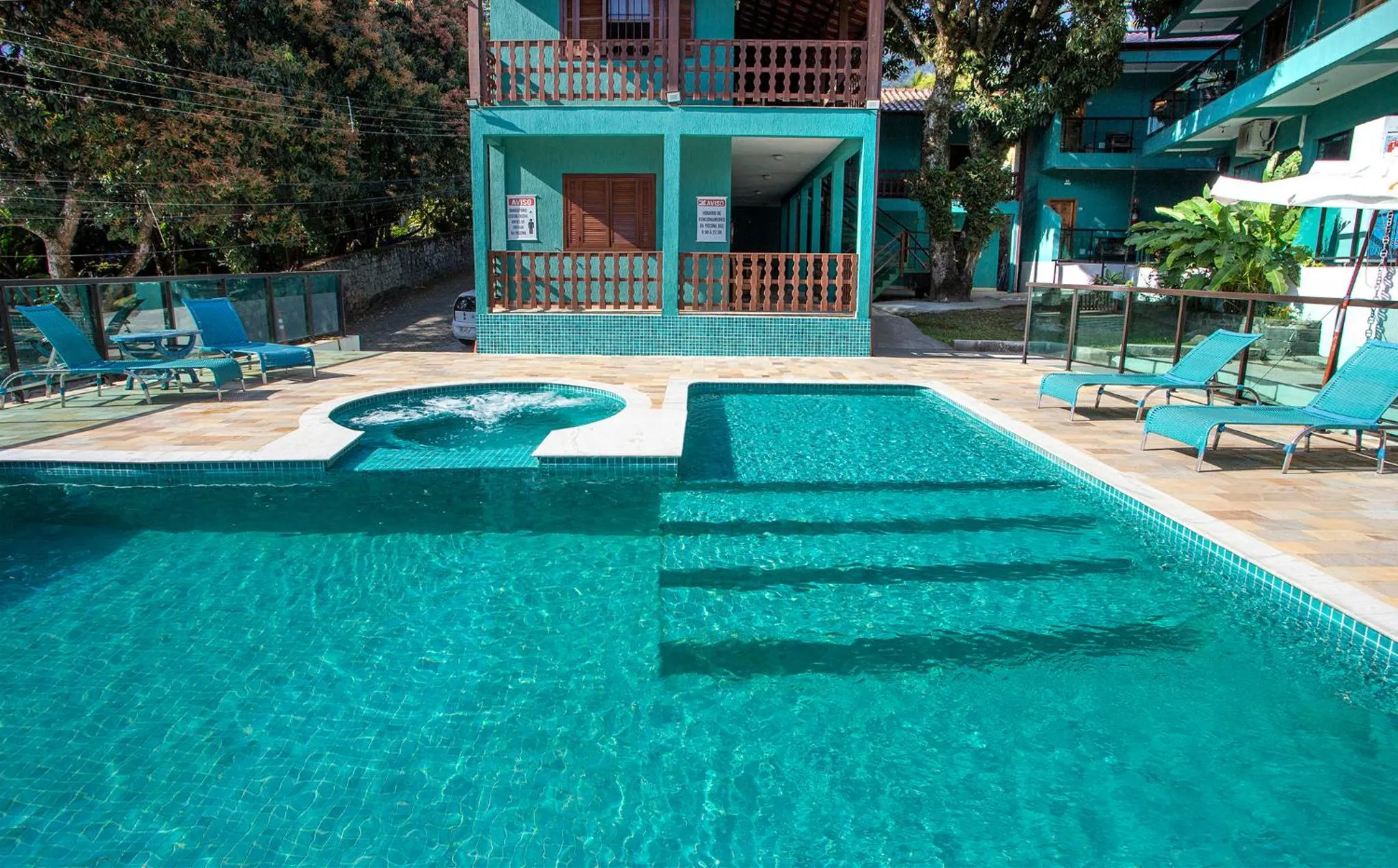 Swimming pool in Pousada Guarubela Veloso