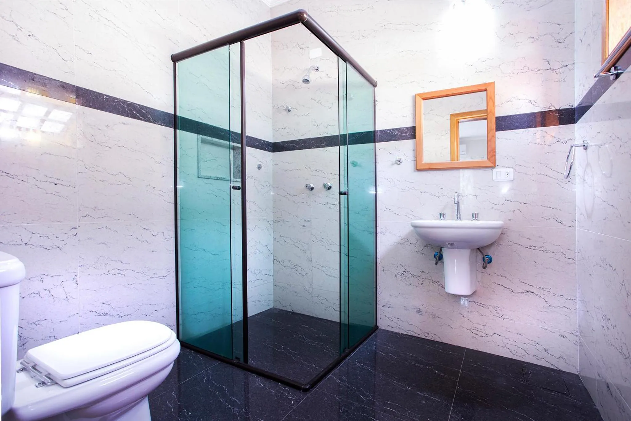 Bathroom in Pousada Guarubela Veloso