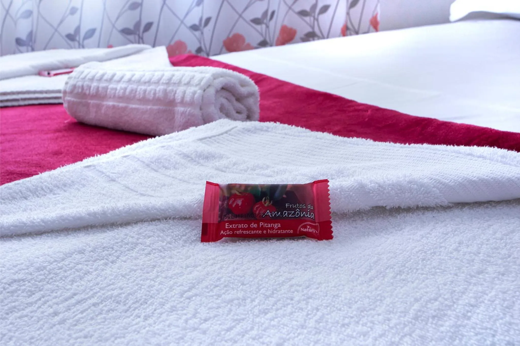 towels, Bed in Pousada Guarubela Veloso