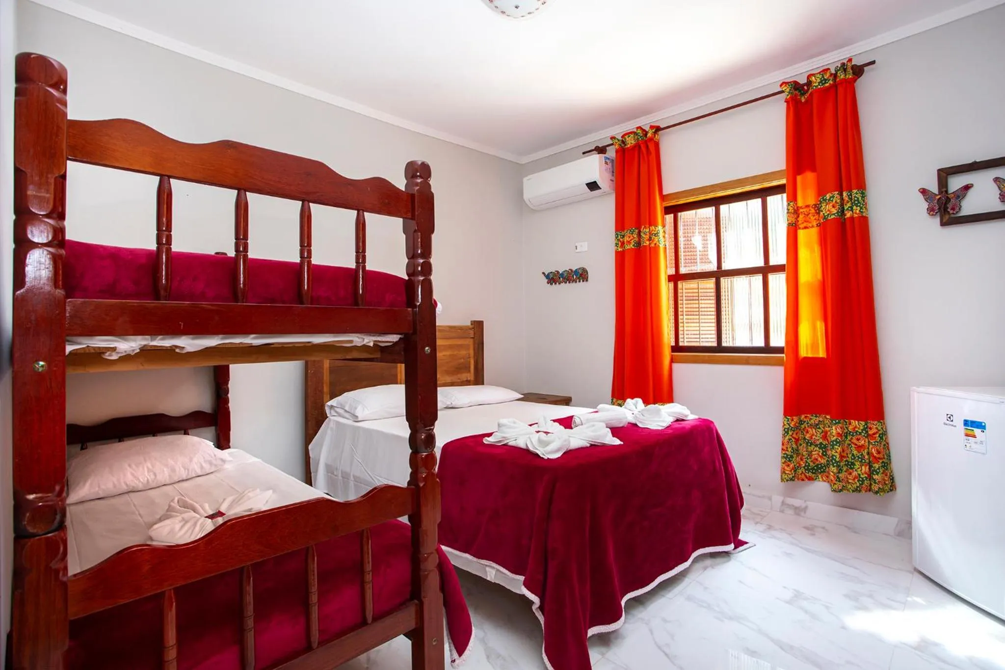 Bedroom, Bed in Pousada Guarubela Veloso