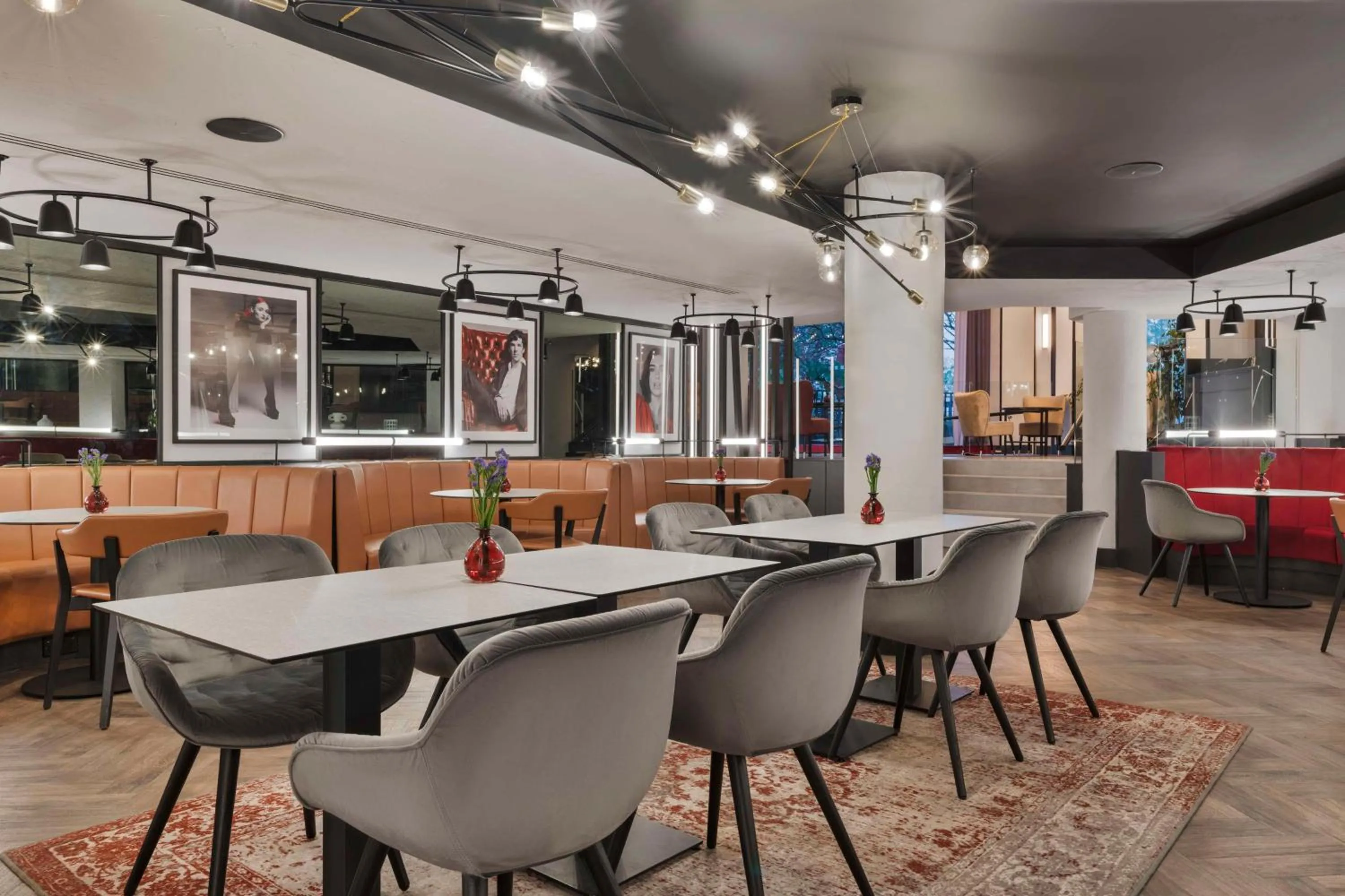 Lounge or bar in Radisson RED London Heathrow