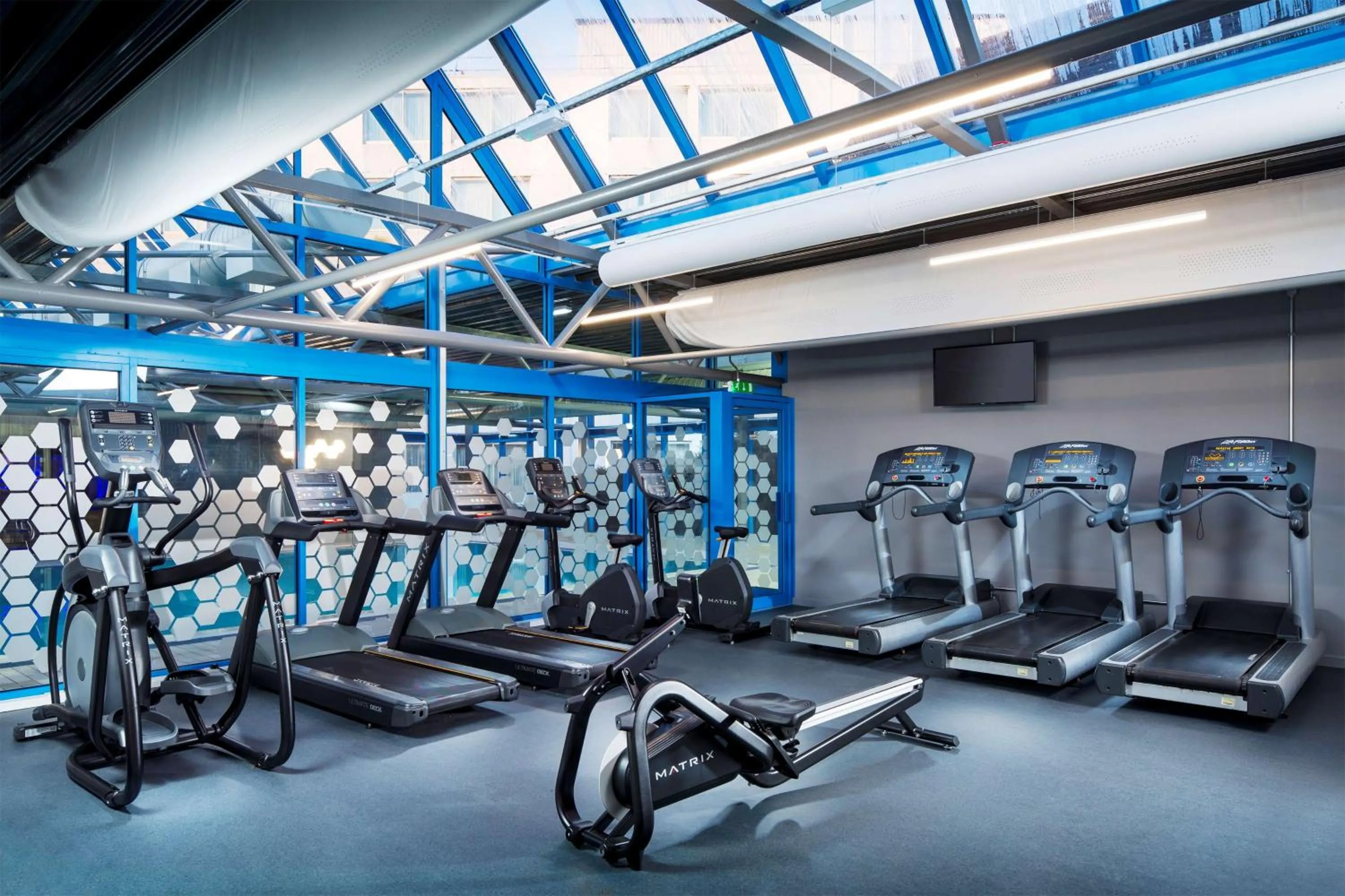 Fitness centre/facilities in Radisson RED London Heathrow