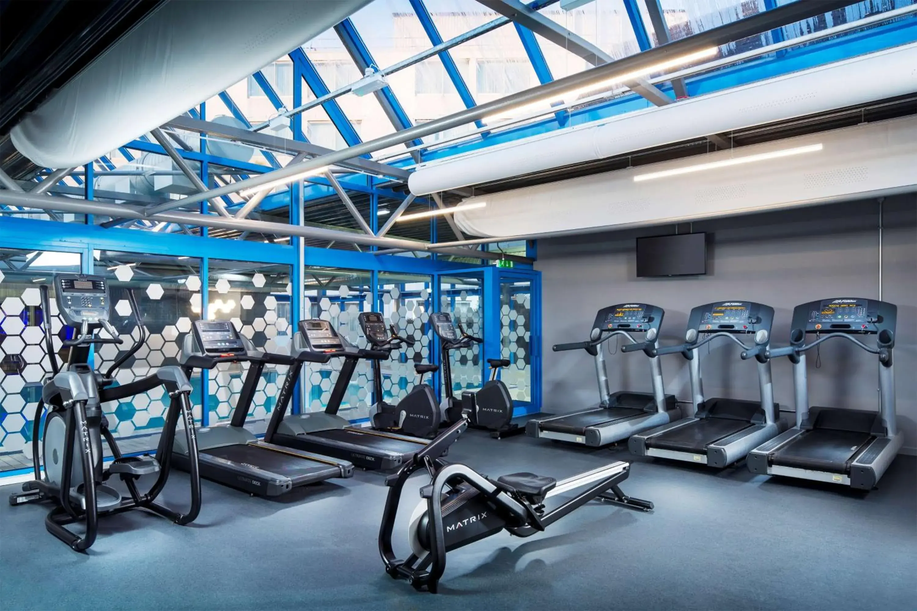 Fitness centre/facilities in Radisson RED London Heathrow Fitness centre/facilities in Radisson RED London Heathrow